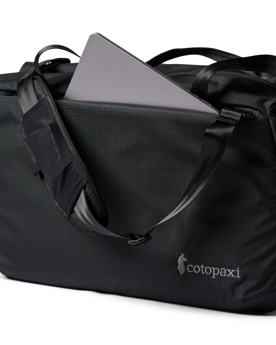 Cotopaxi Viaje 45L Travel Duffel in Black — angle view 2