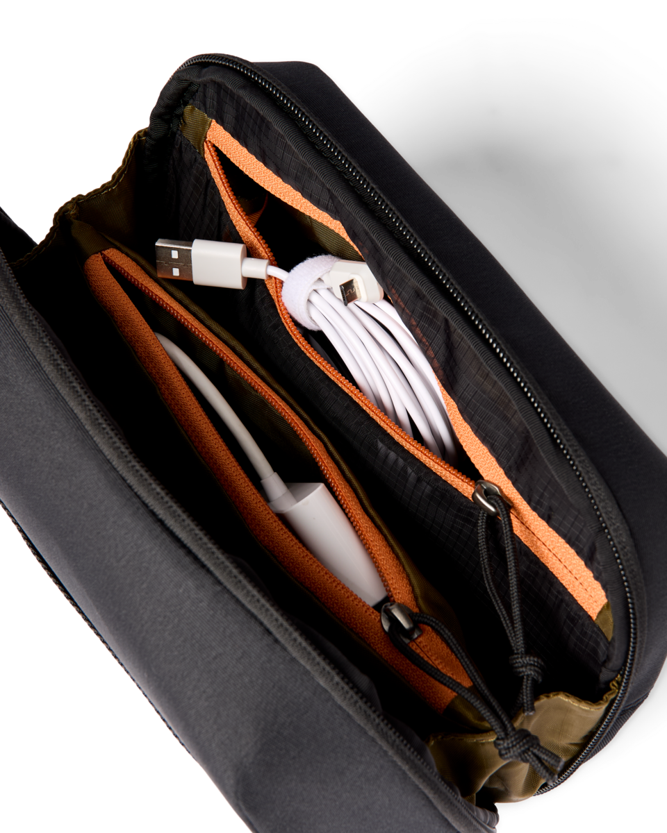 Cotopaxi Viaje Tech Organizer in Black — angle view 2