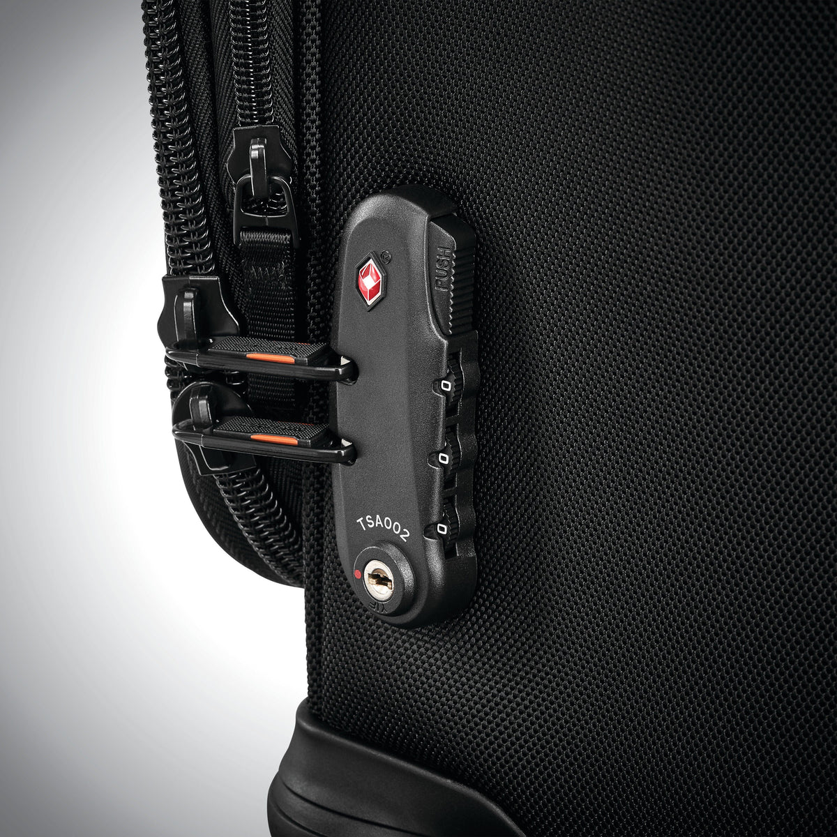 Samsonite Pro Large Expandable Spinner in Black — detail view 5