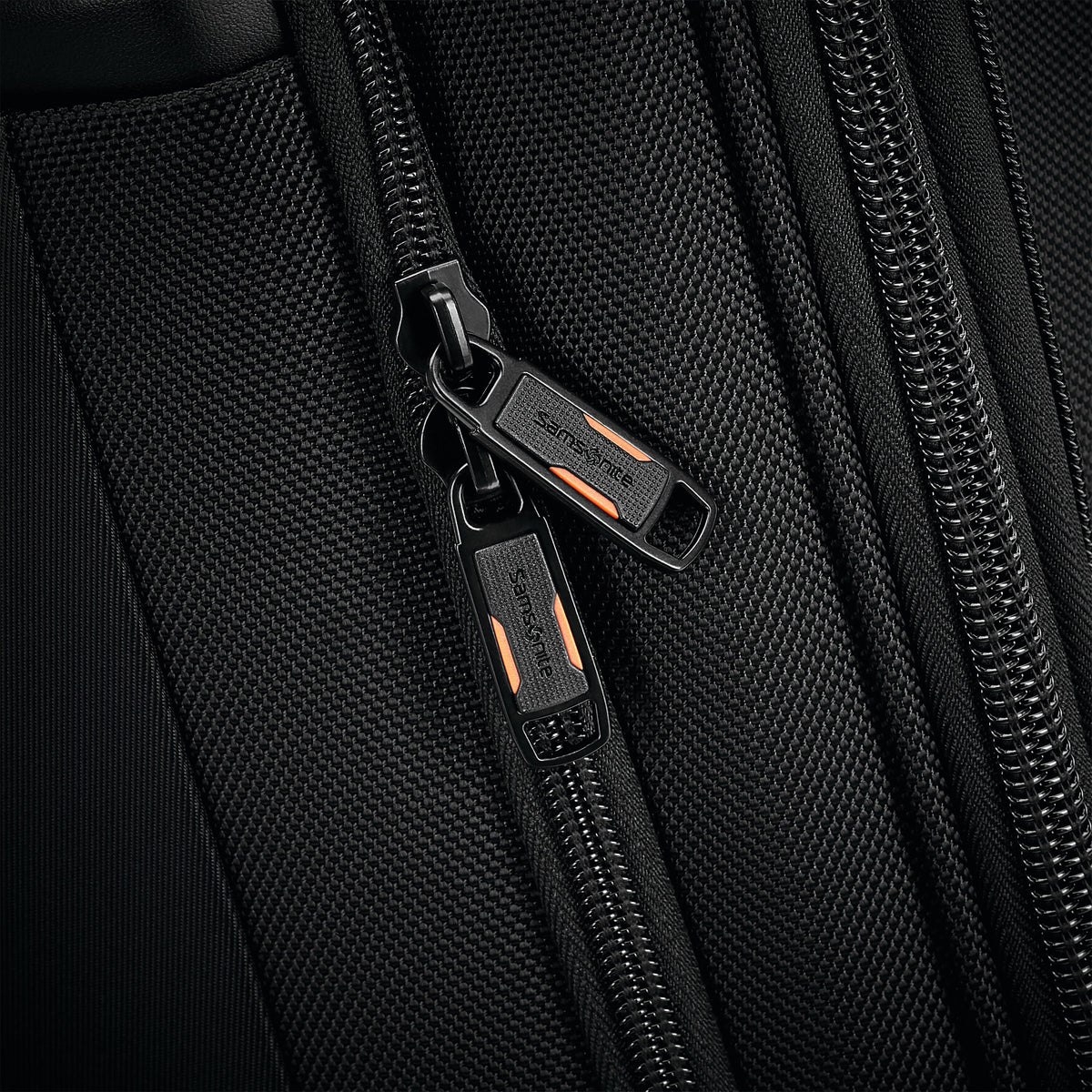 Samsonite Pro Large Expandable Spinner in Black — detail view 3