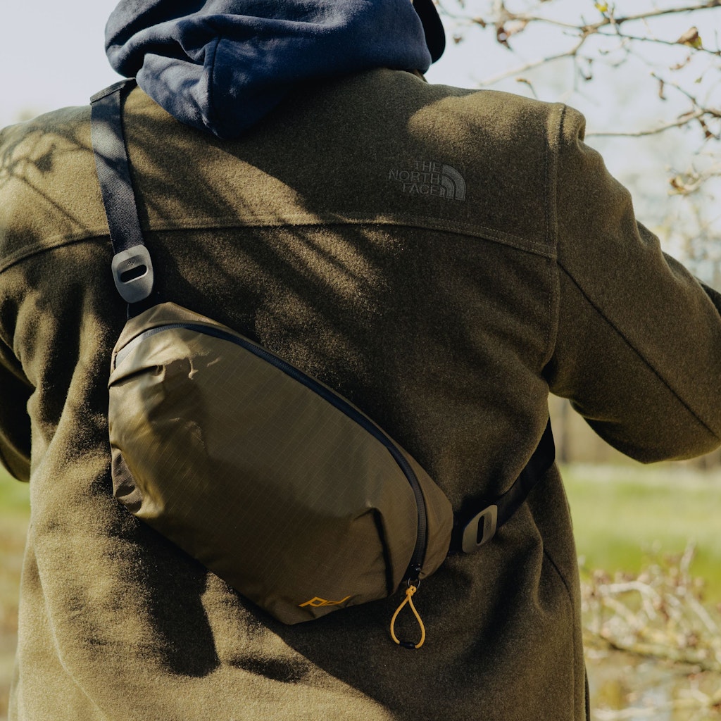 Peak Design Outdoor Sling 2L in Kelp — lifestyle # color_Kelp