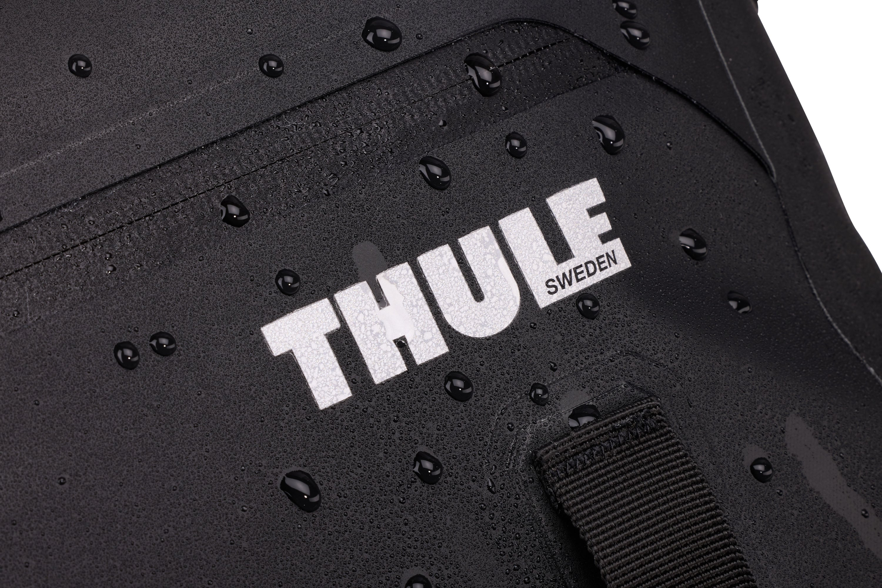 Thule Shield Pannier 22L in Black — detail view # color_Black