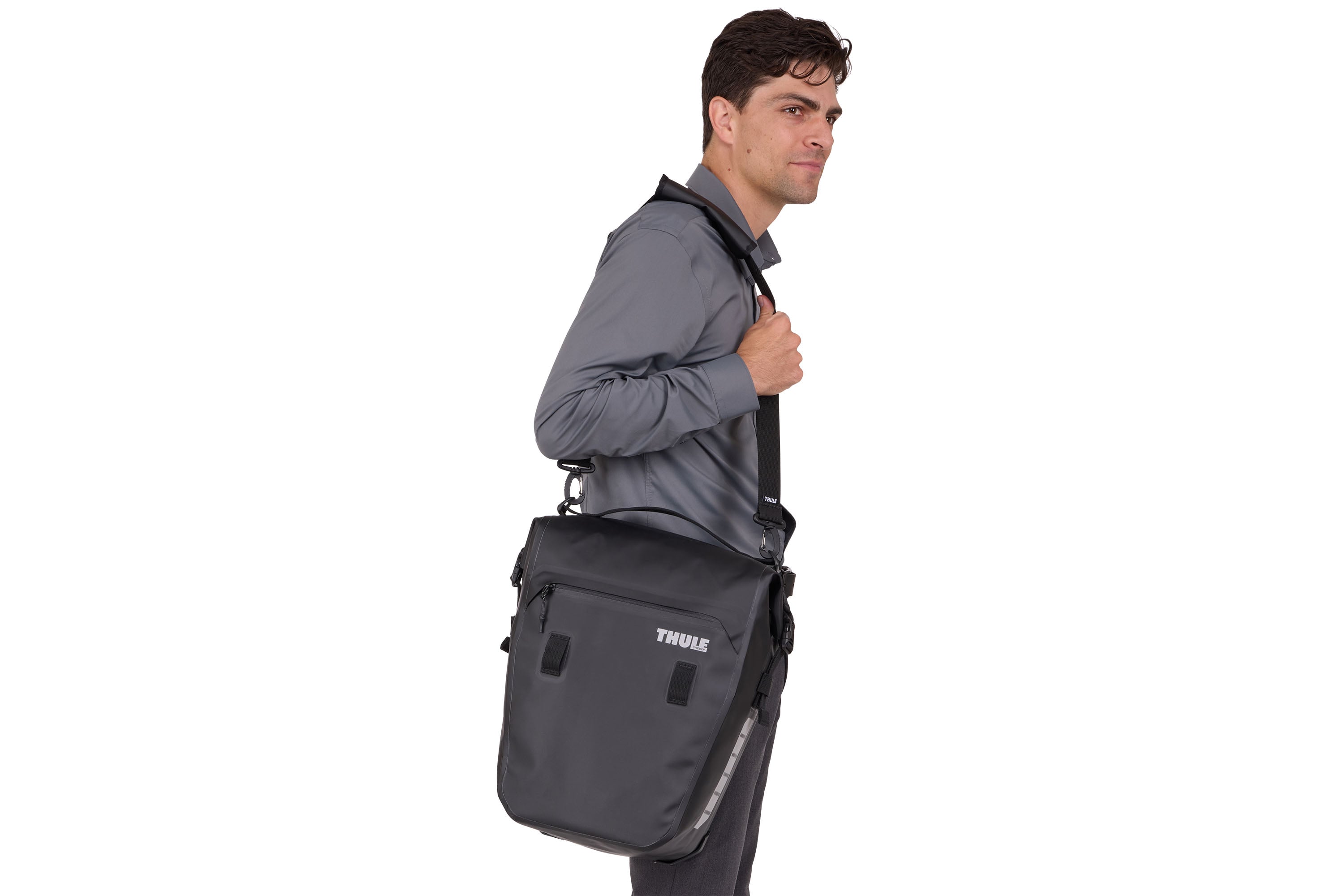 Thule Shield Pannier 22L in Black — lifestyle 2 # color_Black