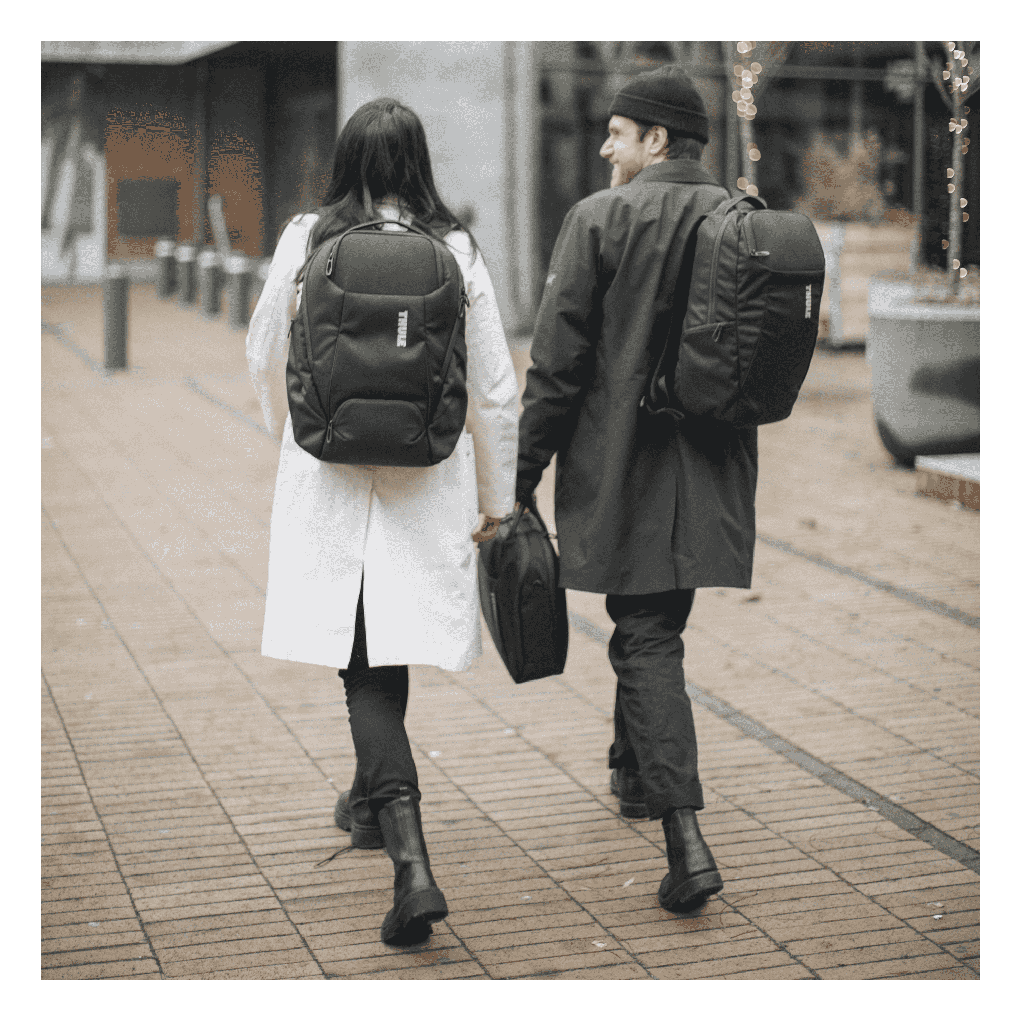 Thule Accent Briefcase 17L in Black — lifestyle 4 # color_Black