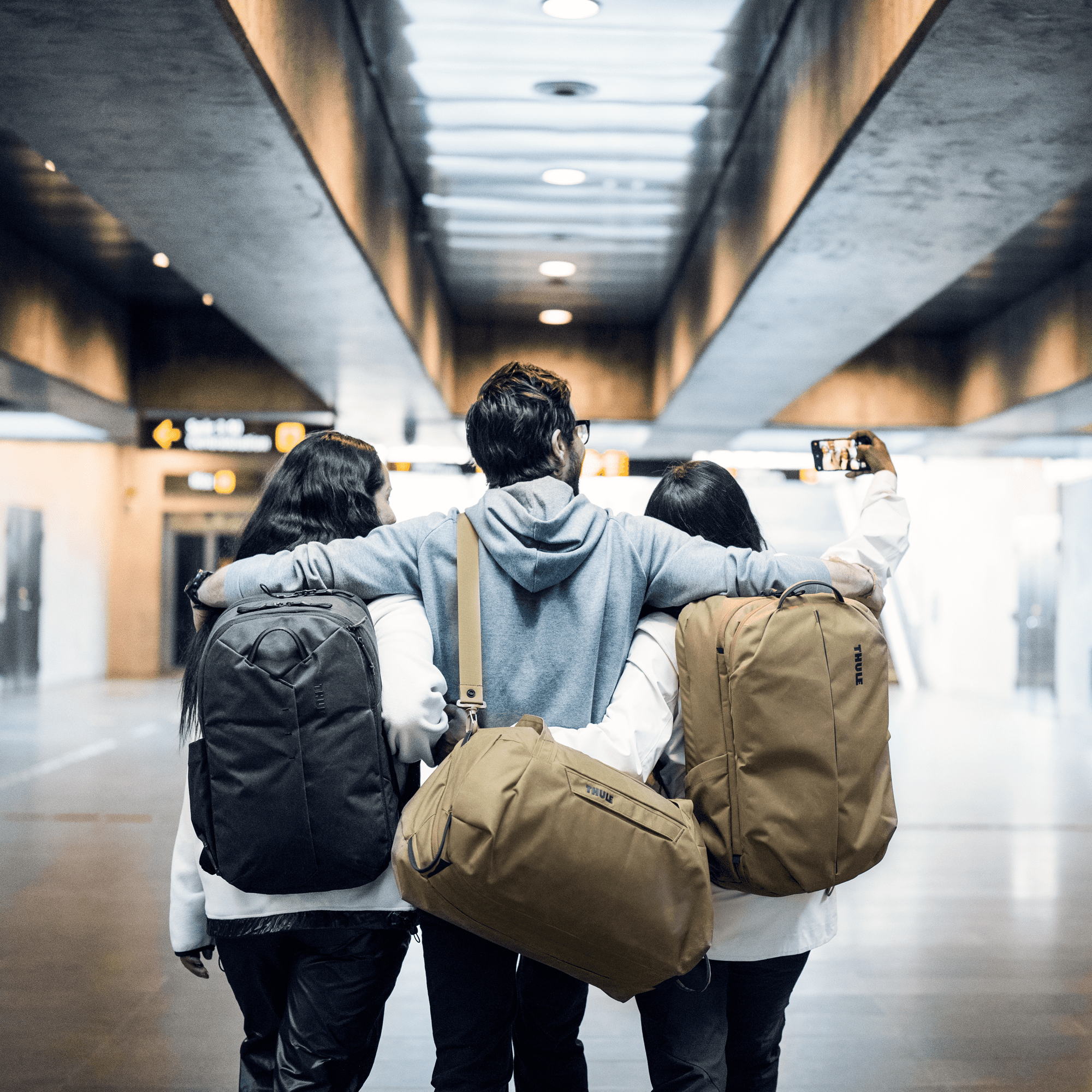 Thule Aion Duffel Bag 35L — lifestyle 4