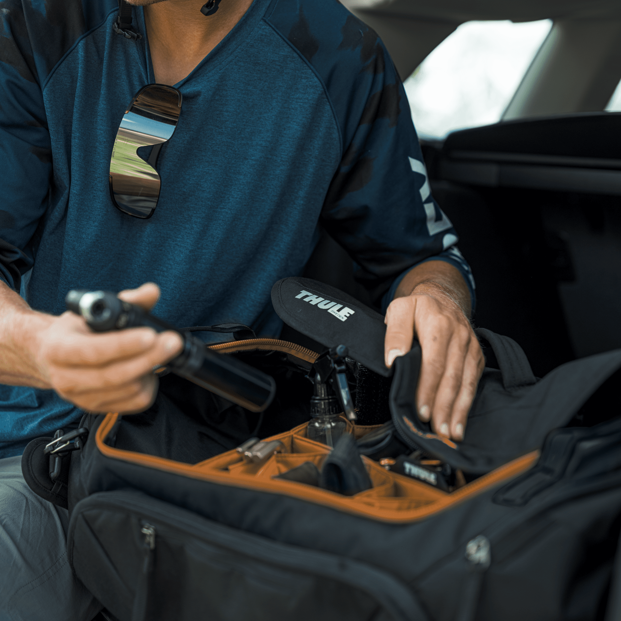 Thule RoundTrip Bike Duffel 55L — lifestyle 2