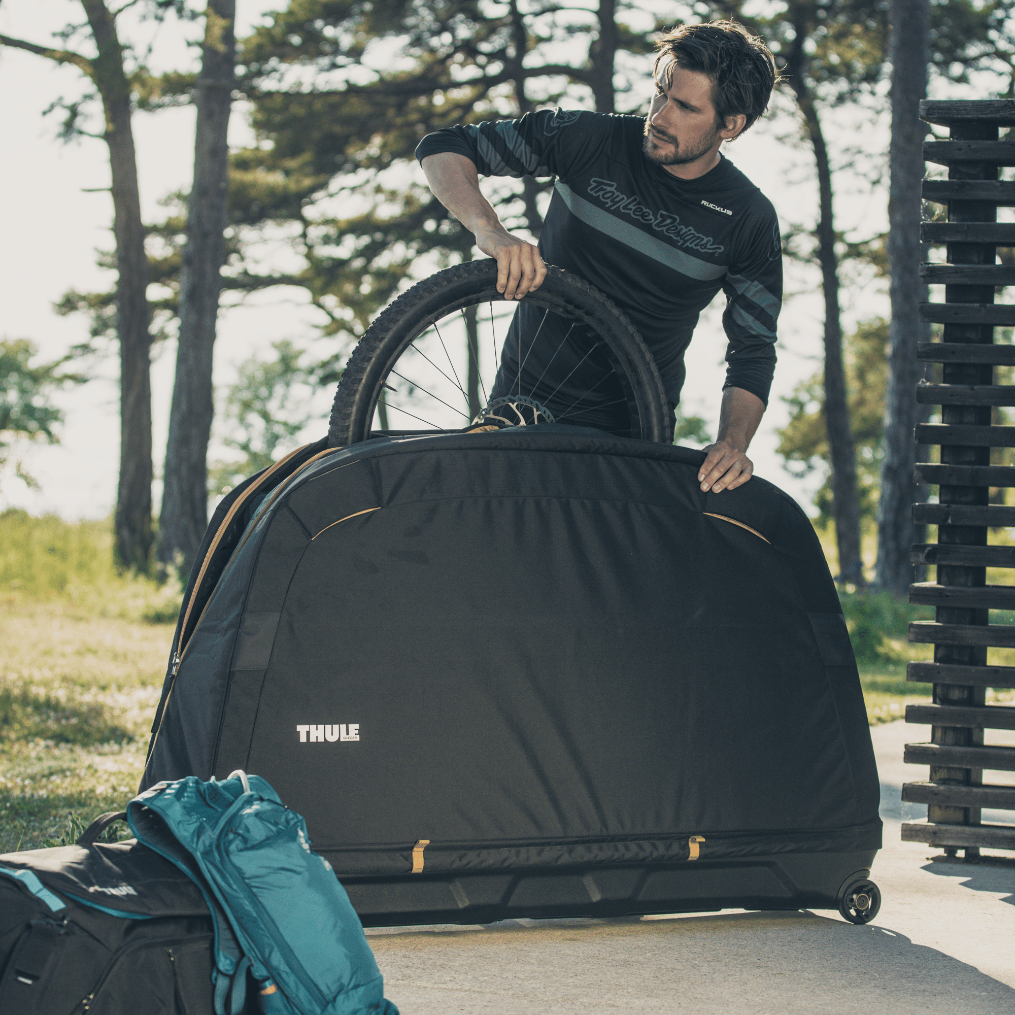 Thule RoundTrip MTB Bike Case in Black — lifestyle 3 # color_Black