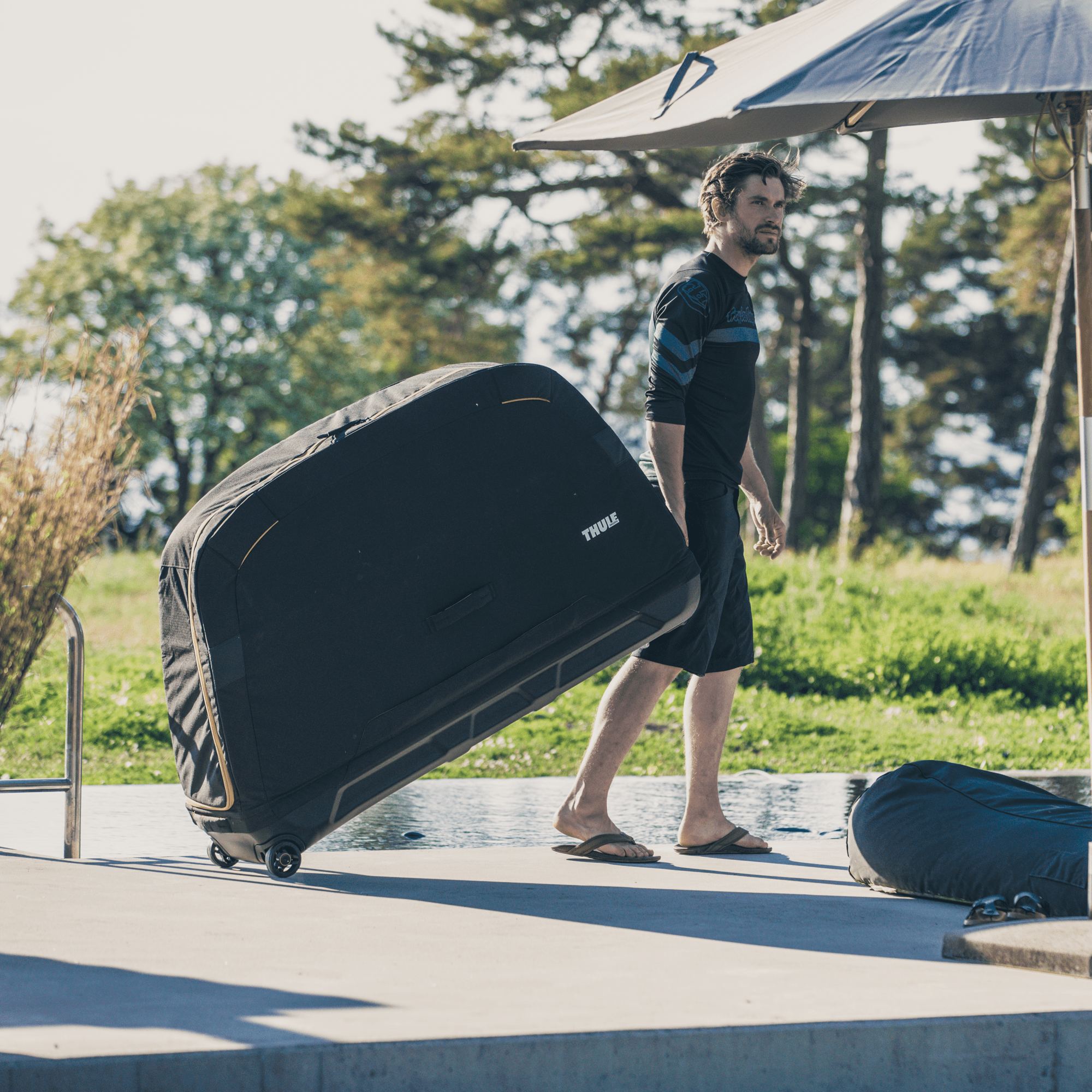 Thule RoundTrip Road Bike Case in Black — lifestyle 3 # color_Black