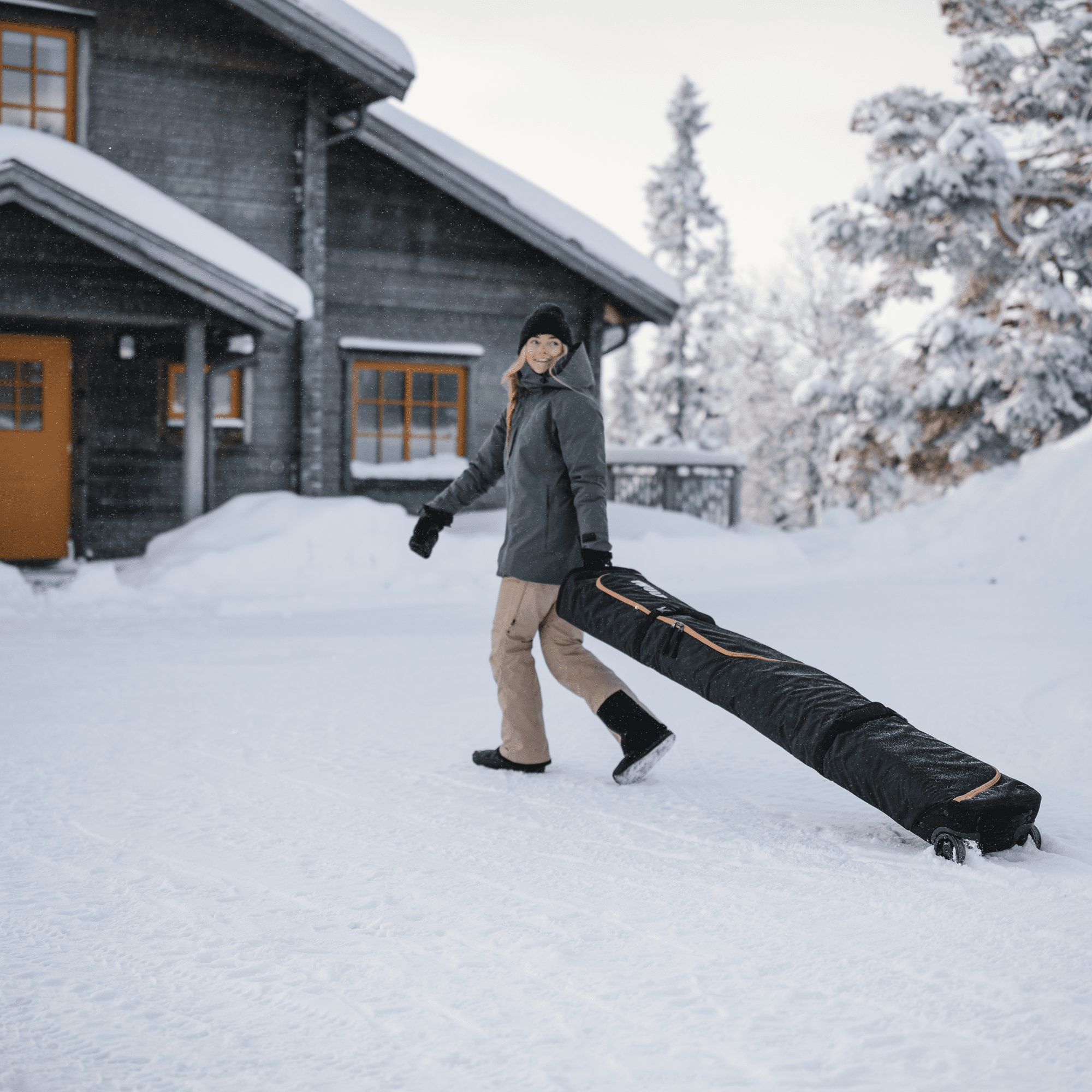 Thule RoundTrip Ski Roller 192cm — lifestyle