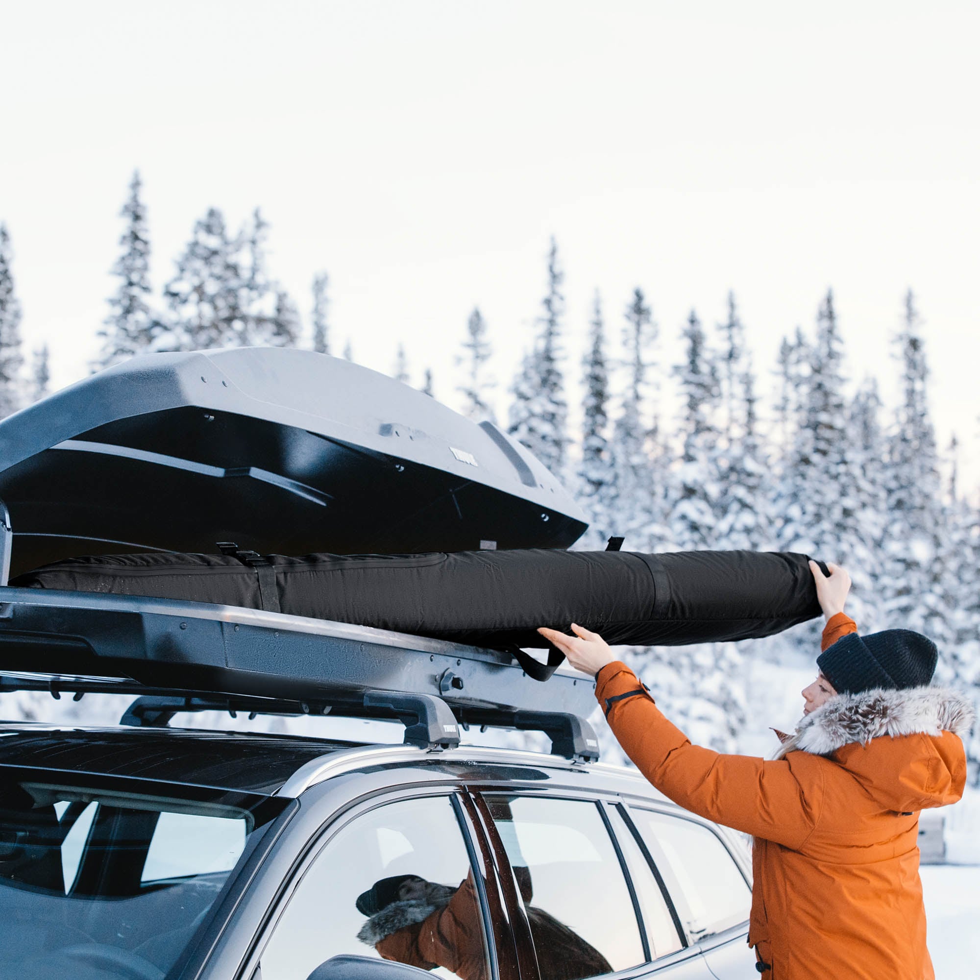 Thule RoundTrip Snowboard Bag 165cm in Black — lifestyle 2 # color_Black