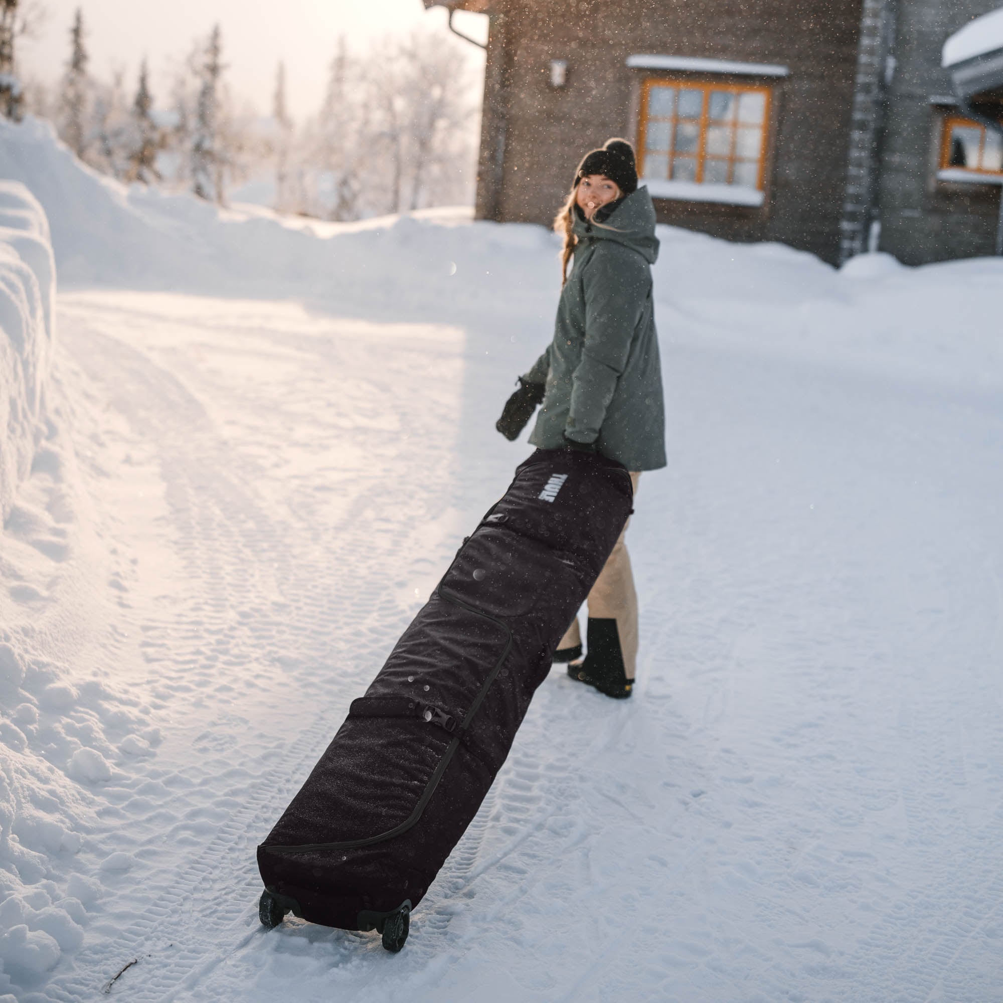 Thule RoundTrip Ski Roller 175cm — lifestyle