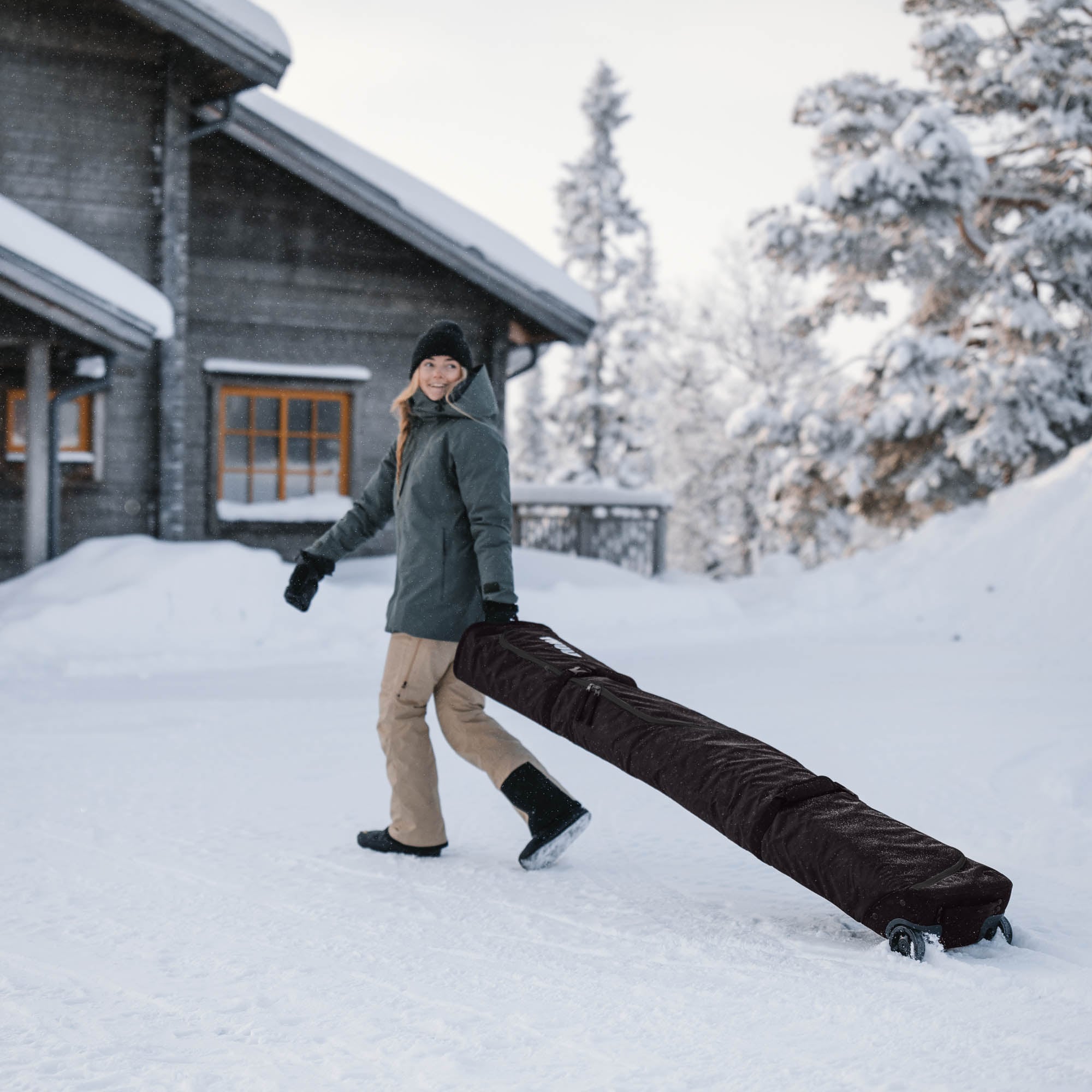 Thule RoundTrip Ski Roller 175cm — lifestyle 2
