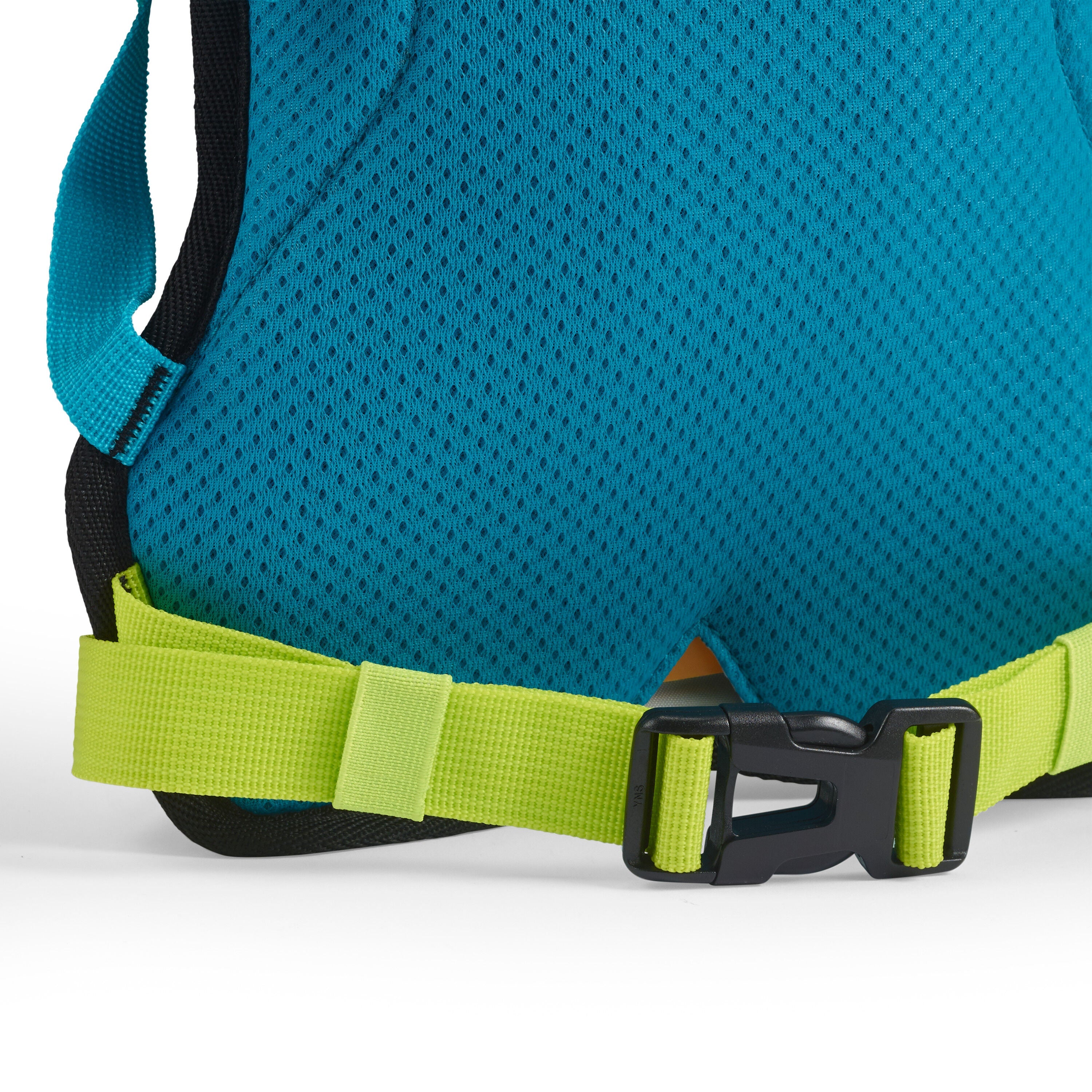 High Sierra HydraHike 2.0 4L Hydration Pack in Black — angle view 4