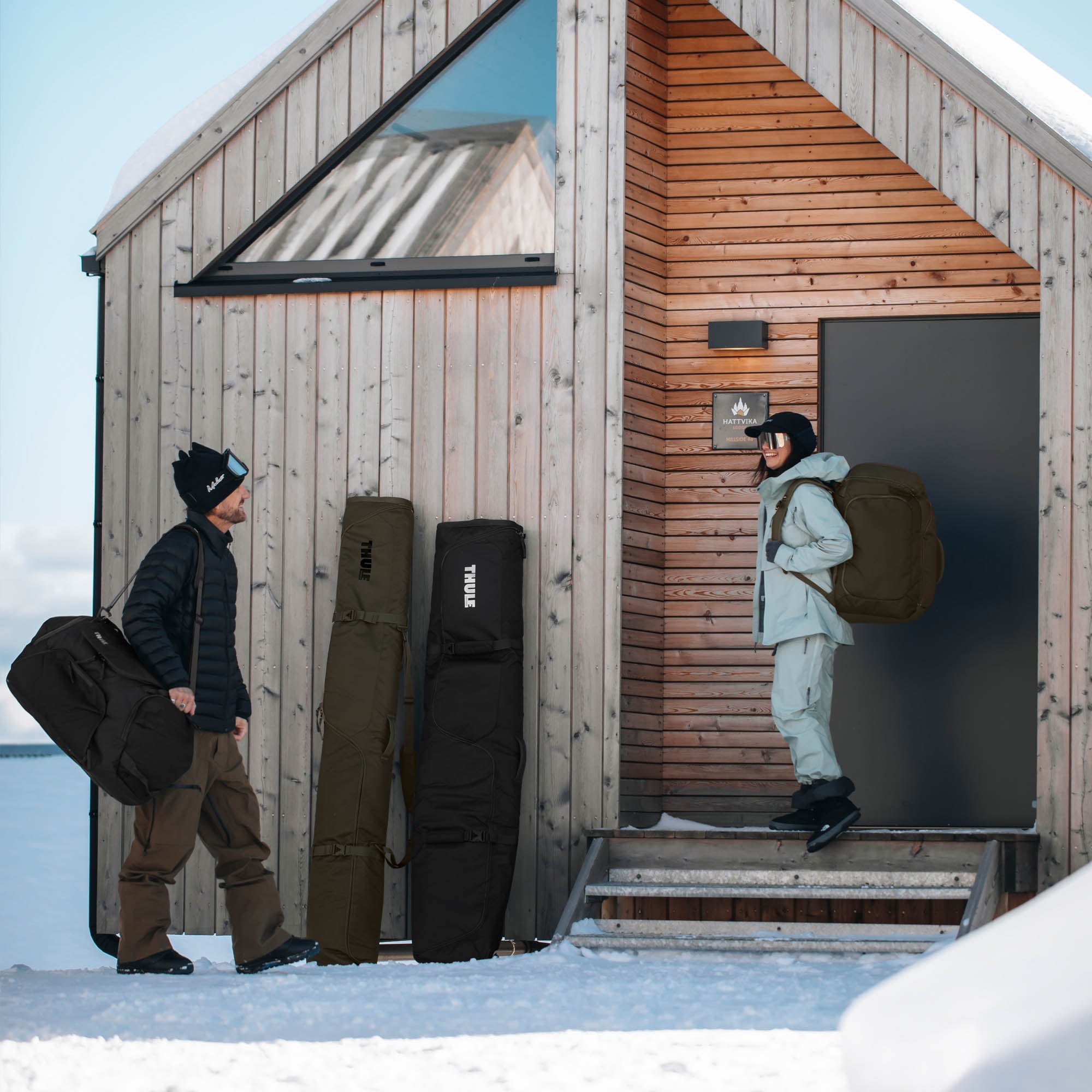 Thule RoundTrip Snow Duffel 80L — lifestyle