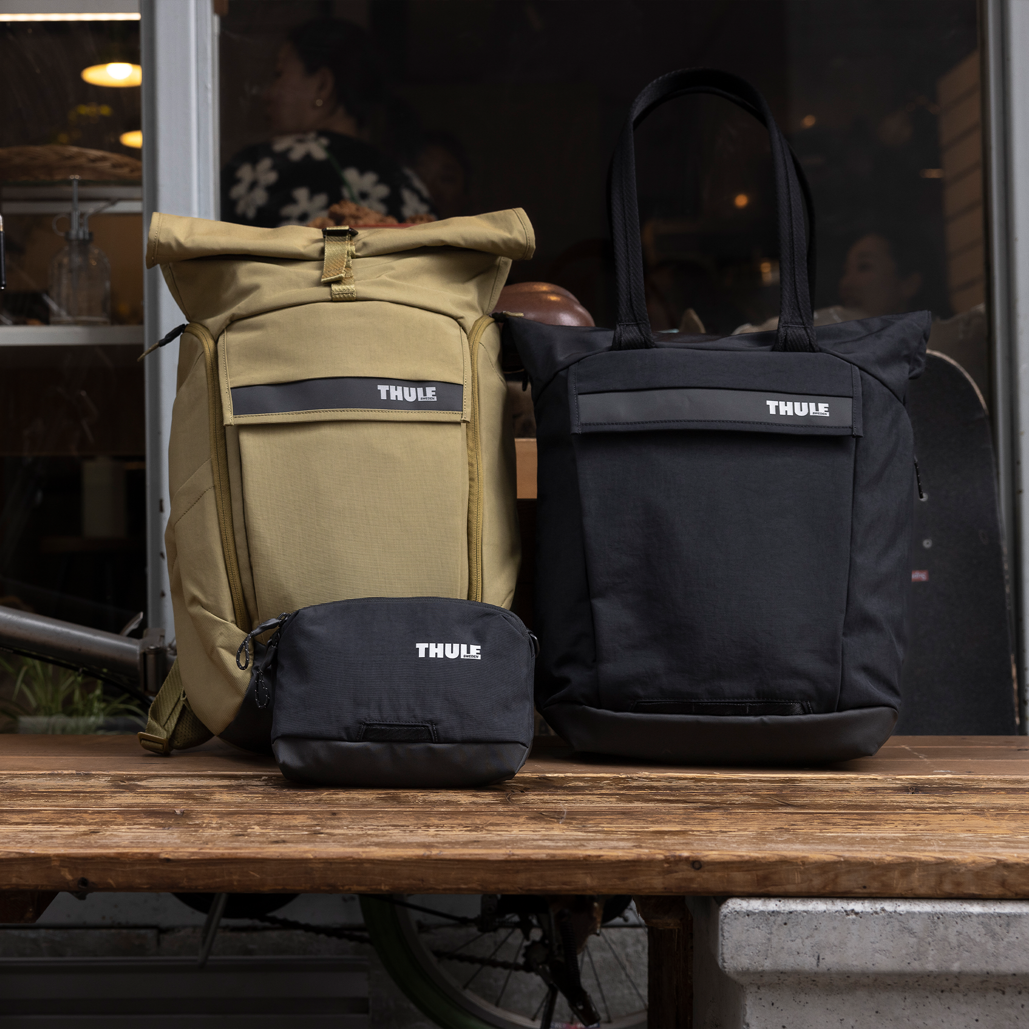 Thule Paramount Crossbody 2L — lifestyle 2