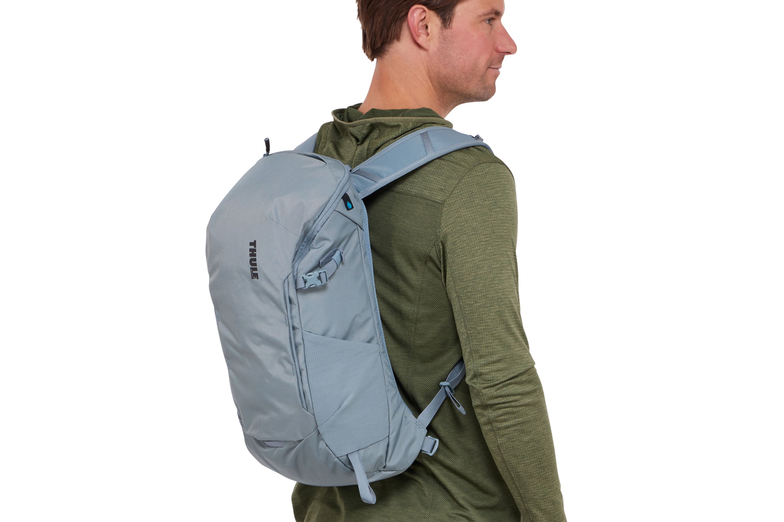 Thule AllTrail Daypack 18L in Pond Blue — lifestyle 2 # color_Pond Blue