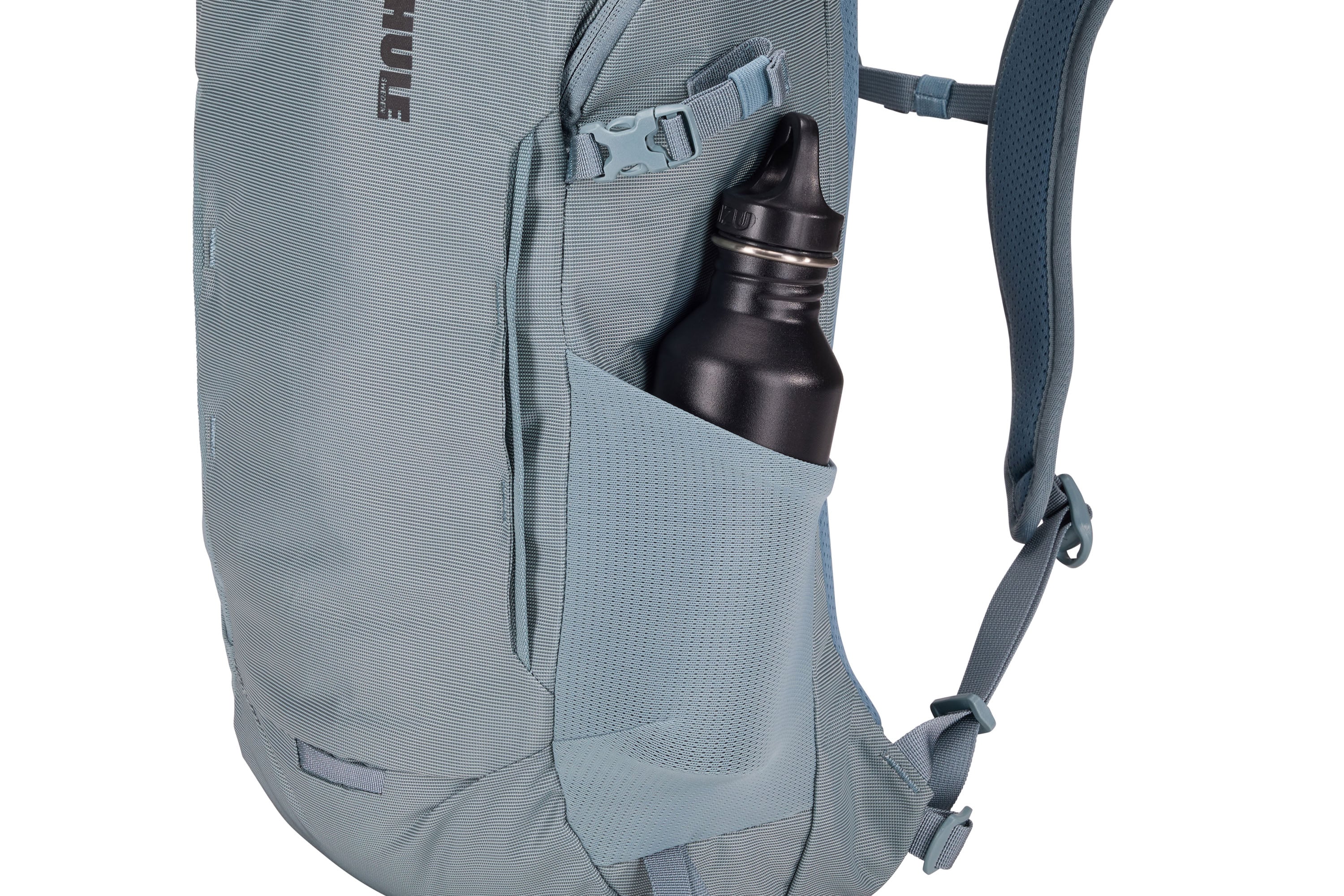 Thule AllTrail Daypack 18L in Pond Blue — detail view 2 # color_Pond Blue