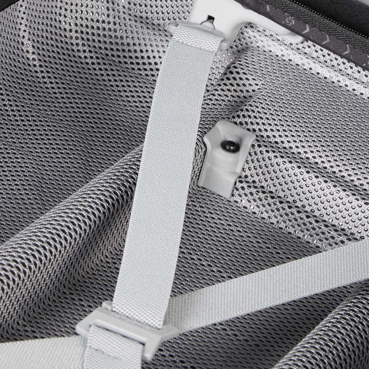 Samsonite Proxis Global Carry-On Spinner in Black — detail view 6