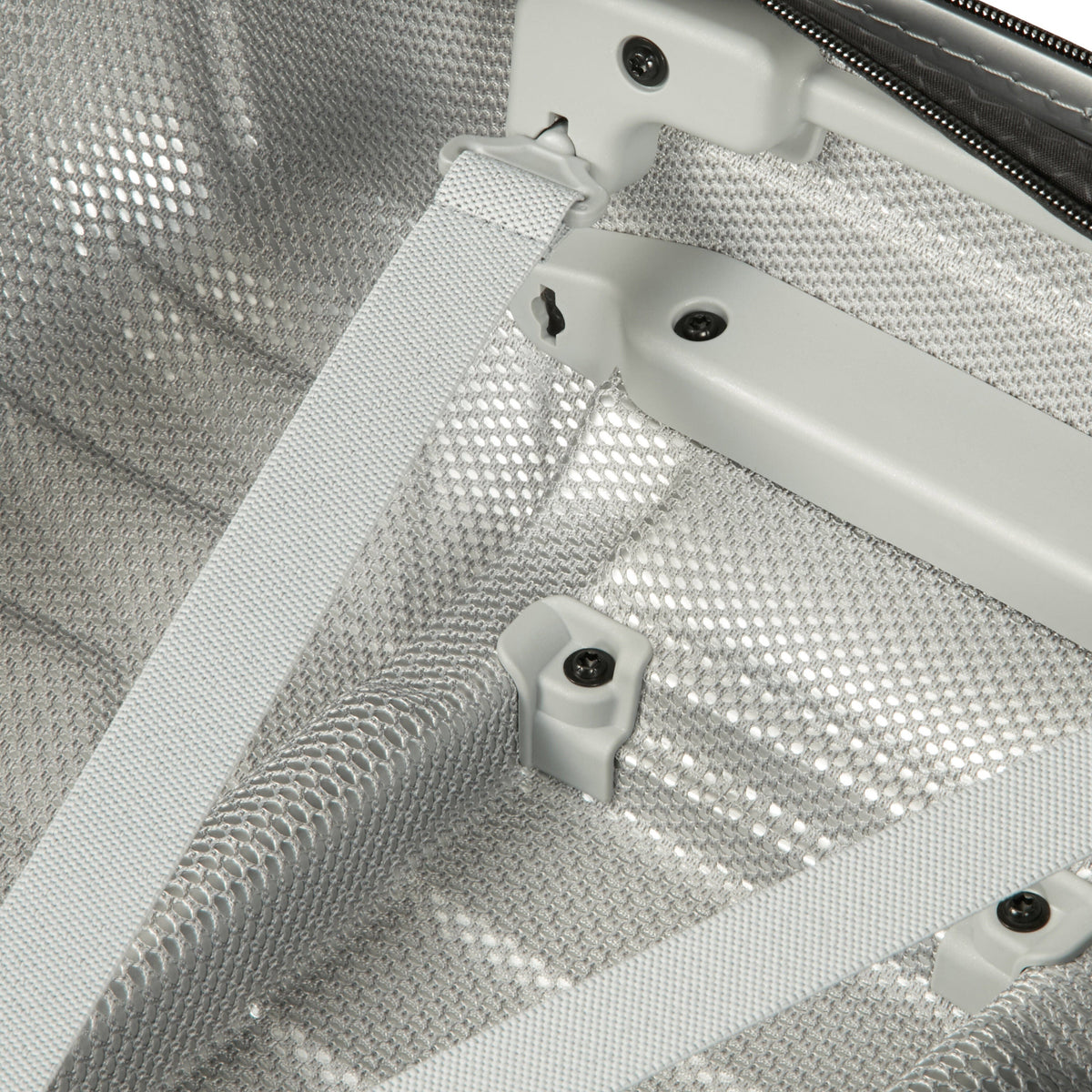 Samsonite Proxis Large Spinner in Silver — detail view 4