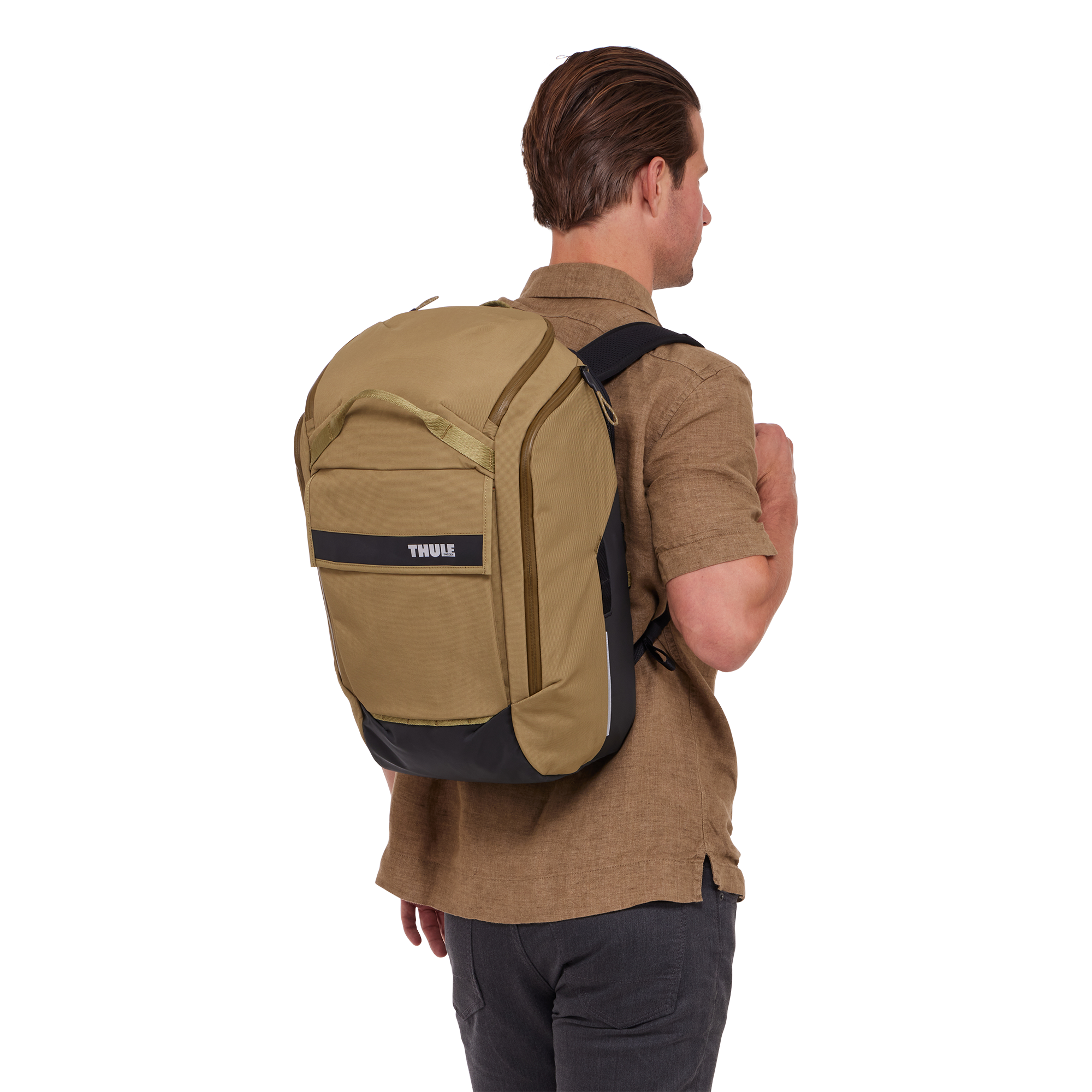 Thule Paramount Hybrid Pannier 26L in Nutria Brown — lifestyle # color_Nutria Brown