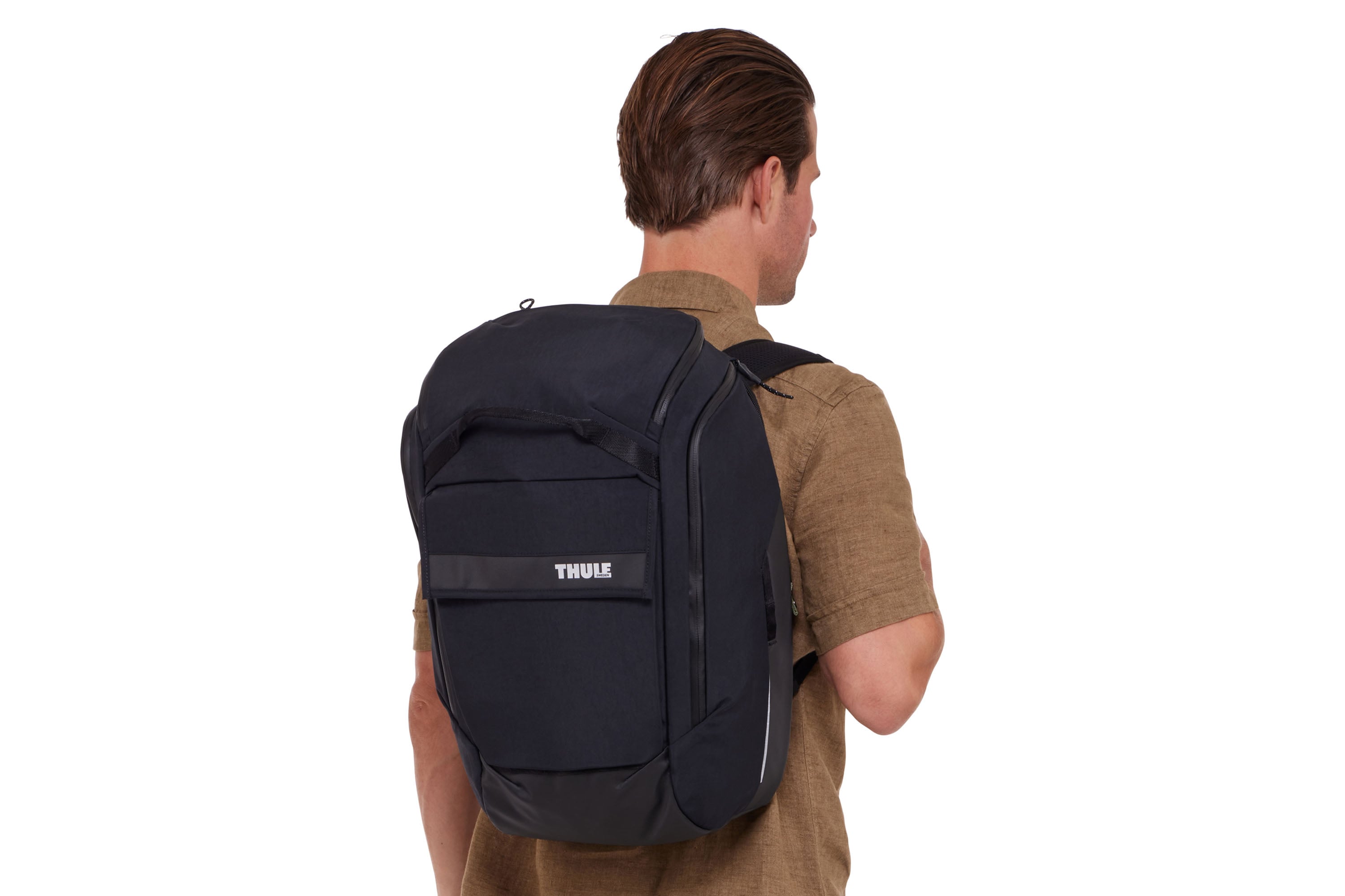 Thule Paramount Hybrid Pannier 26L in Black — lifestyle 2 # color_Black