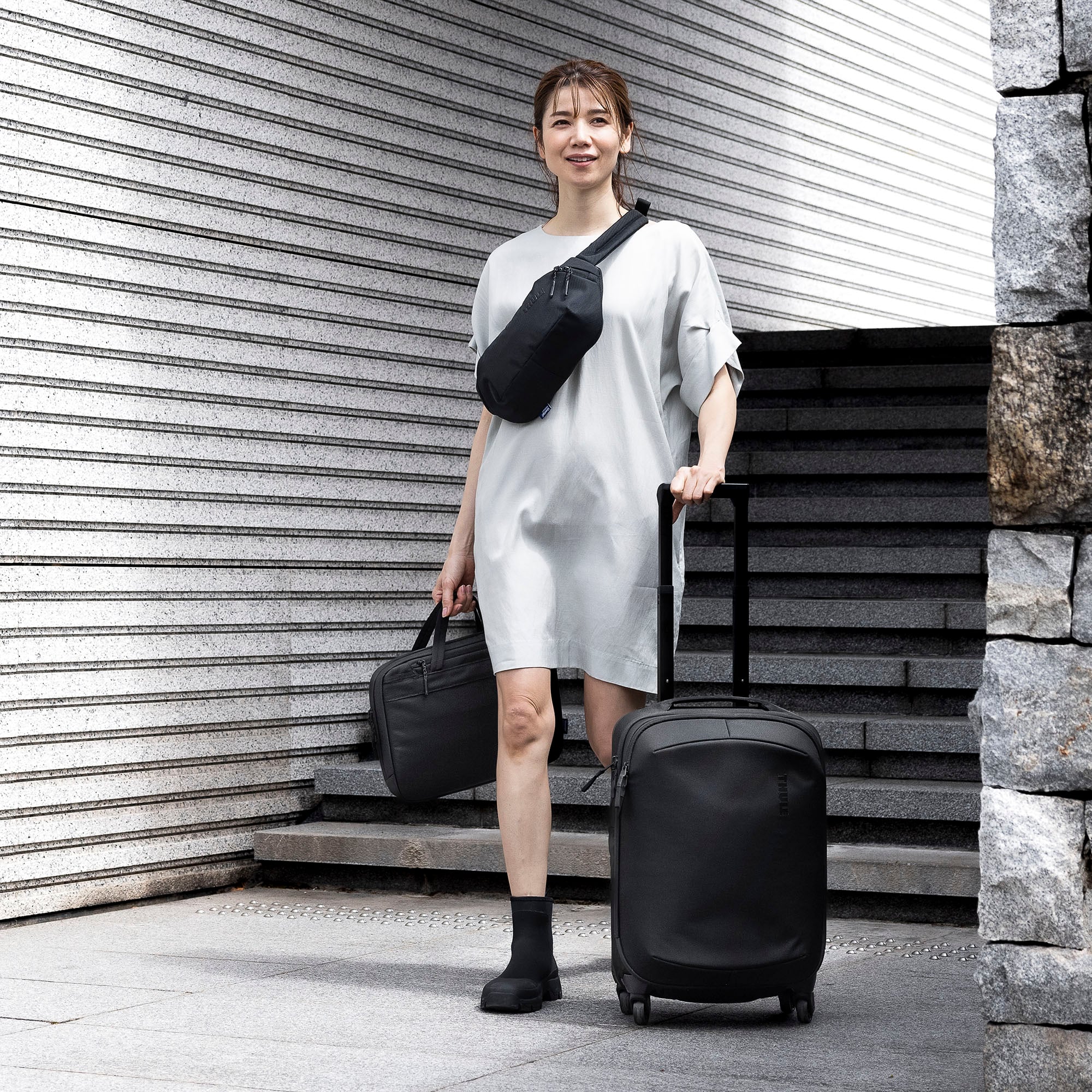 Thule Subterra MacBook Attaché 14" in Black — lifestyle 3 # color_Black
