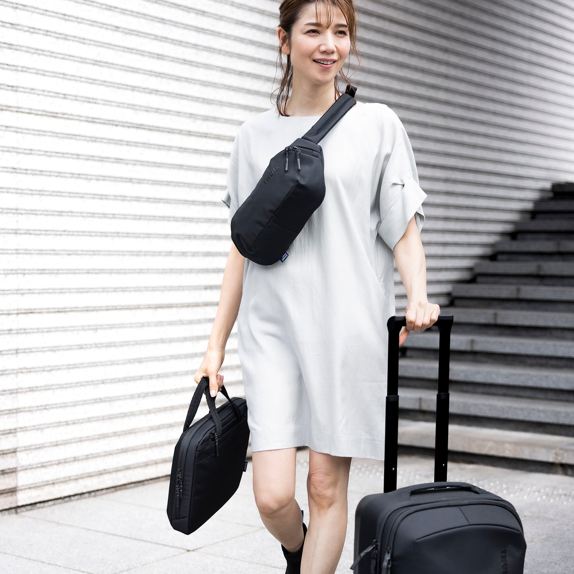 Thule Subterra MacBook Attaché 16" in Black — lifestyle 3 # color_Black