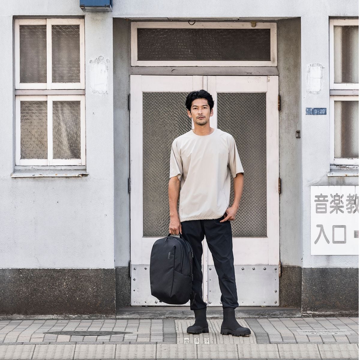 Thule Subterra 2 Backpack 21L in Black — lifestyle 2