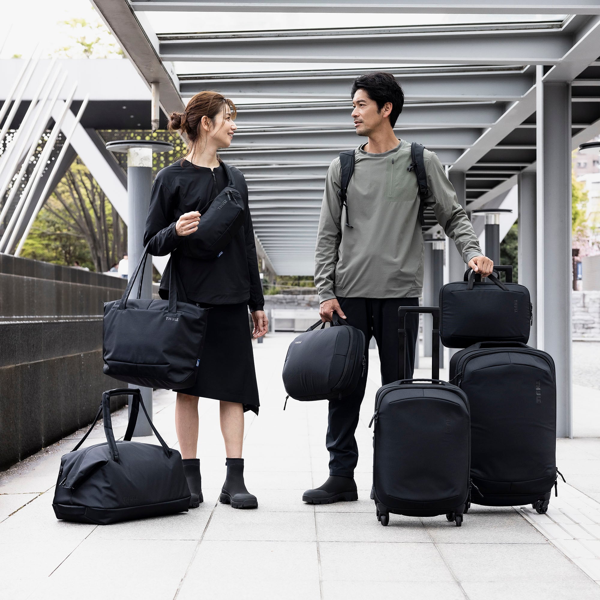 Thule Subterra 2 Tote Bag 22L — lifestyle 2