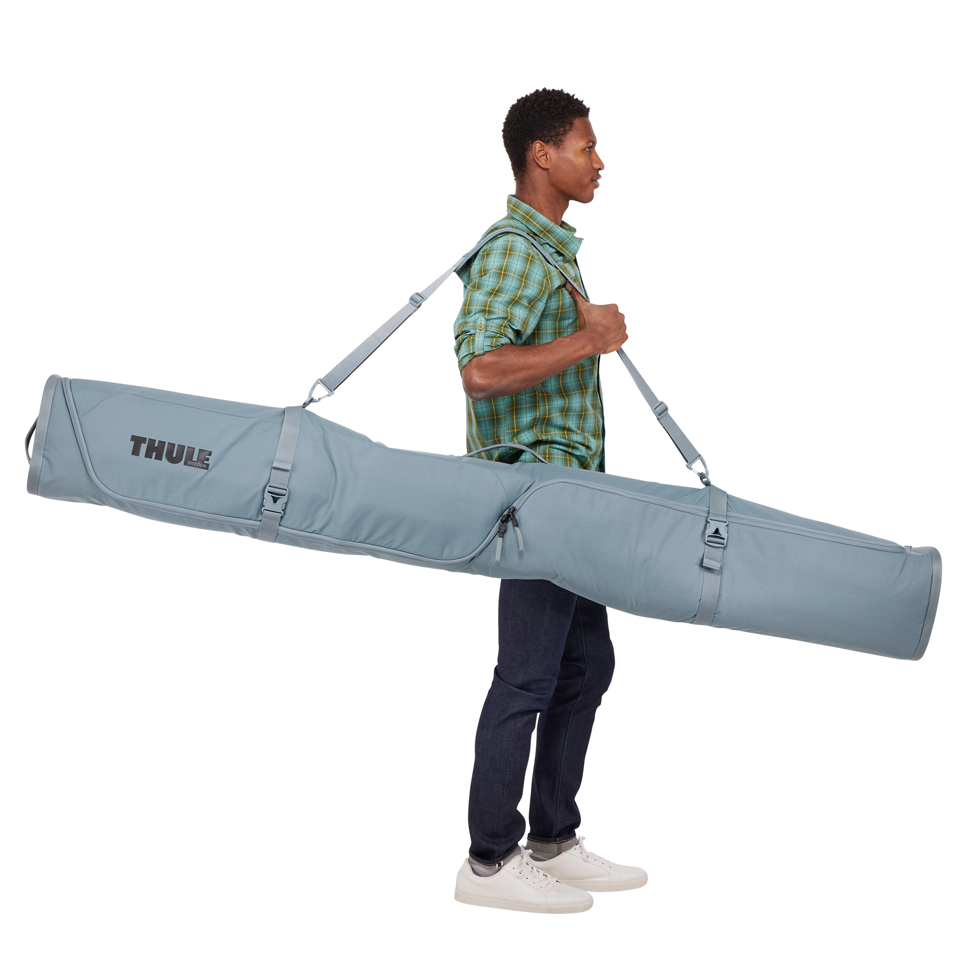Thule RoundTrip Ski Bag 192cm in Mid Blue — lifestyle # color_Mid Blue