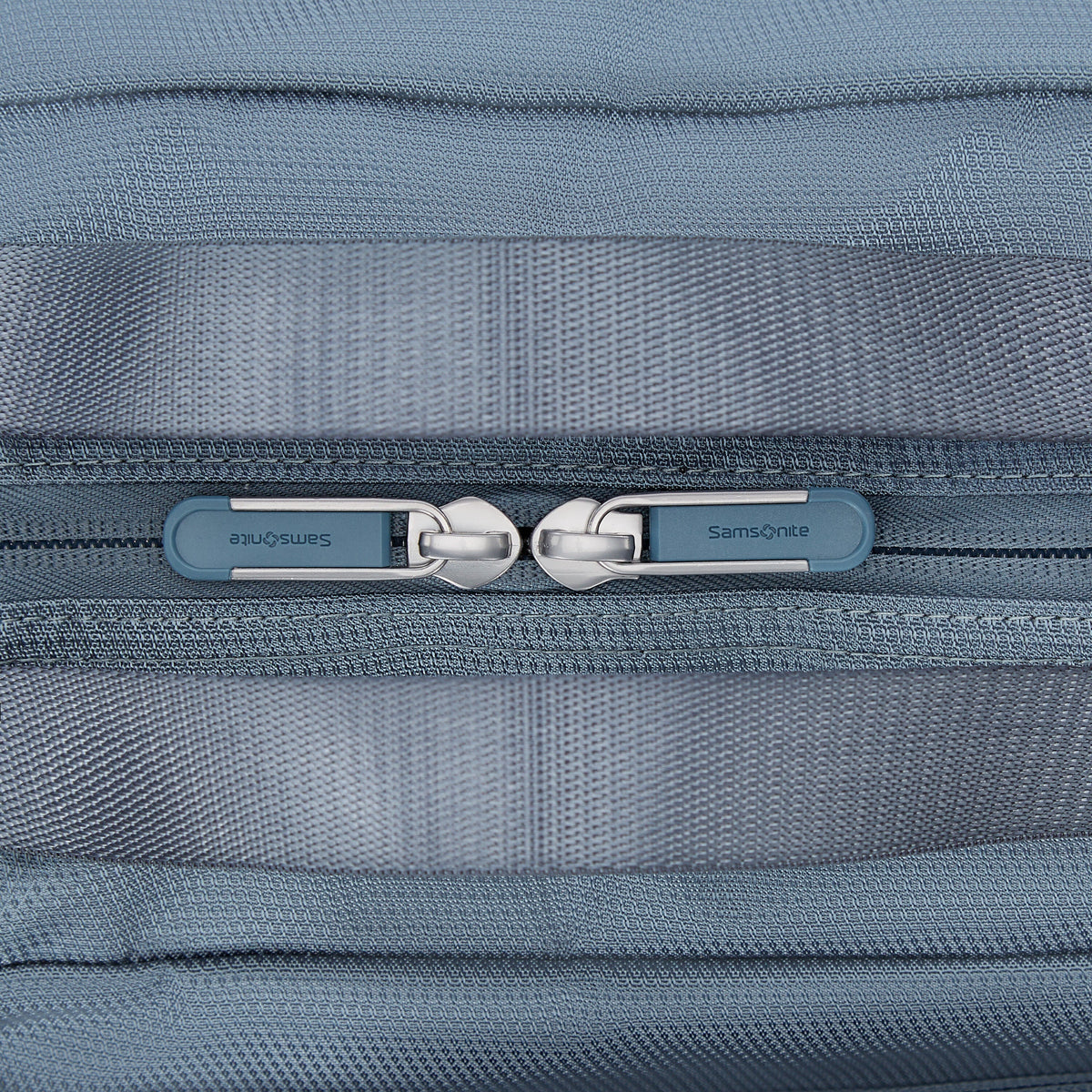 Samsonite Uplift Foldable Weekender Duffel in Elemental Blue — detail view 2
