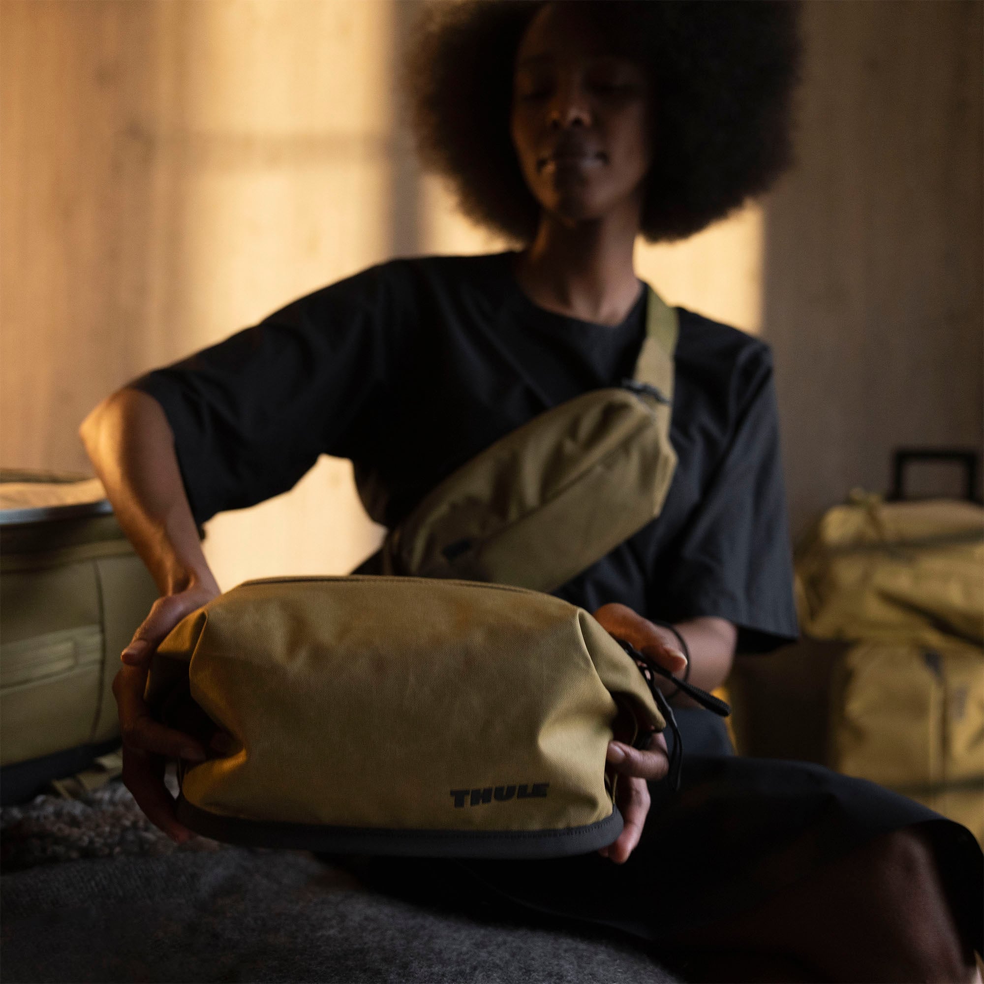 Thule Aion Toiletry Bag — lifestyle 2