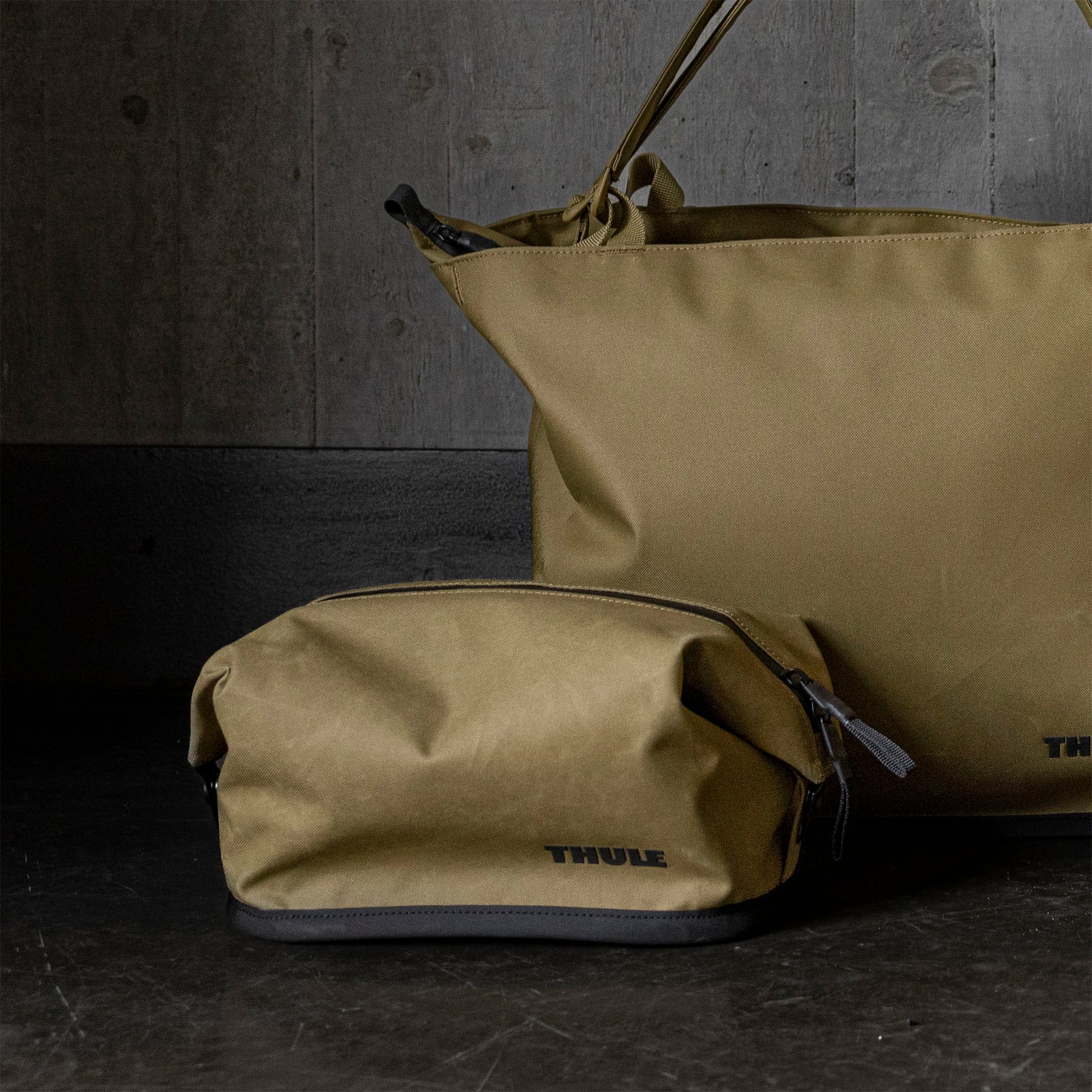 Thule Aion Toiletry Bag — lifestyle