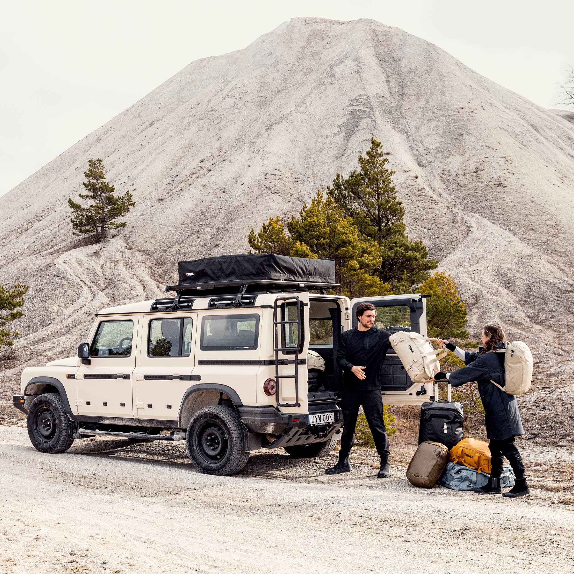 Thule Chasm 40L Duffel in Deep Khaki — lifestyle 2 # color_Deep Khaki