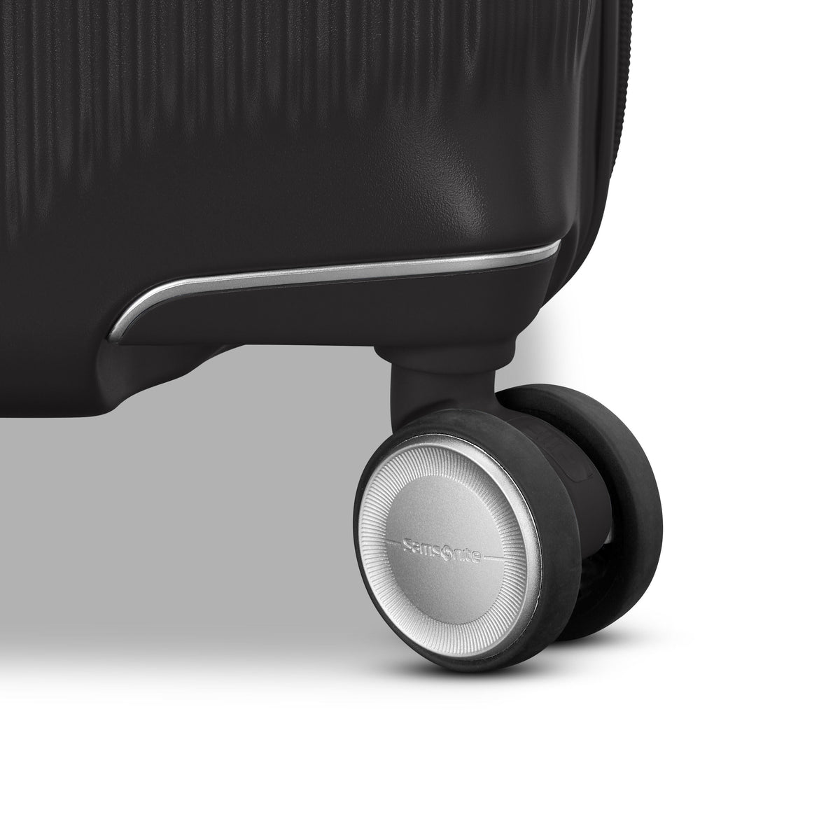 Samsonite Silhouette 18 Hard Side Spinner - Carry On in Black — detail view 7