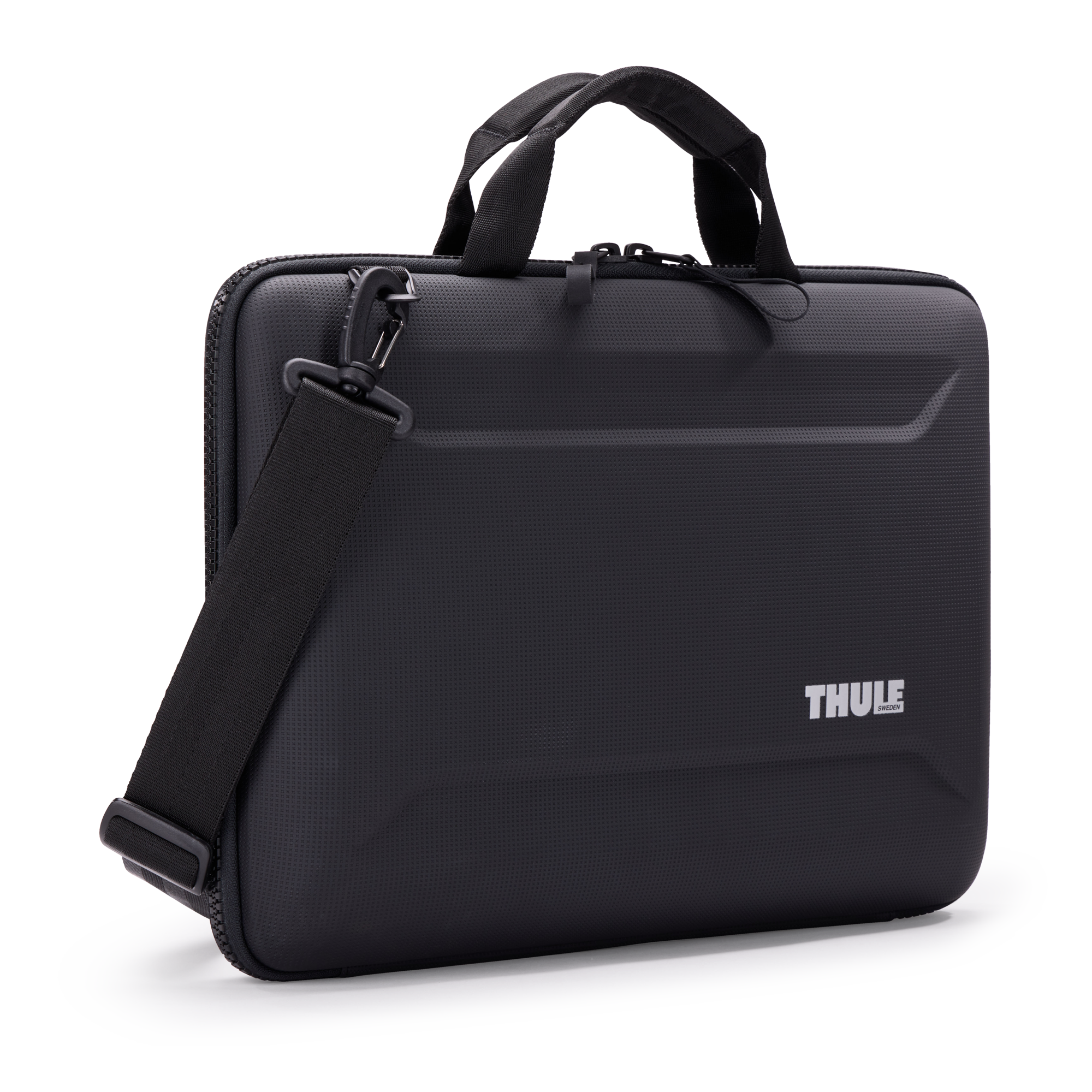Thule Gauntlet MacBook Pro Attaché 16" in Black — front view # color_Black