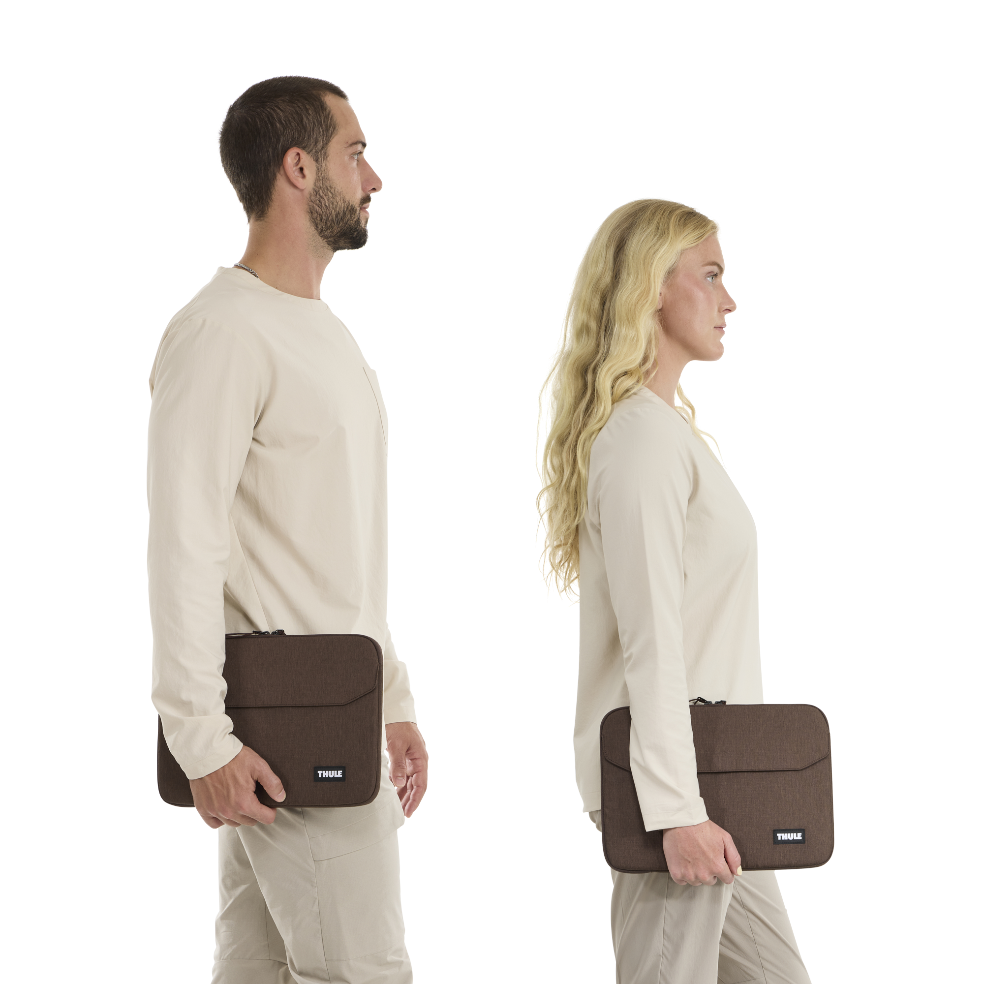 Thule Lithos Sleeve MacBook Pro 14" in Nuanced Brown — lifestyle # color_Nuanced Brown