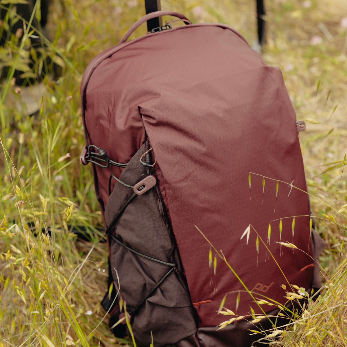 Peak Design Outdoor Backpack Zip 18L in Eclipse — angle view 2 # color_Eclipse