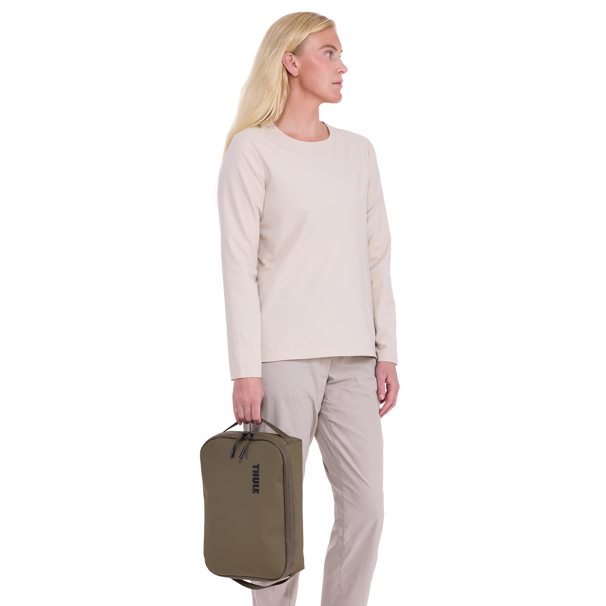Thule Chasm Medium Gear Cube in Deep Khaki — lifestyle # color_Deep Khaki