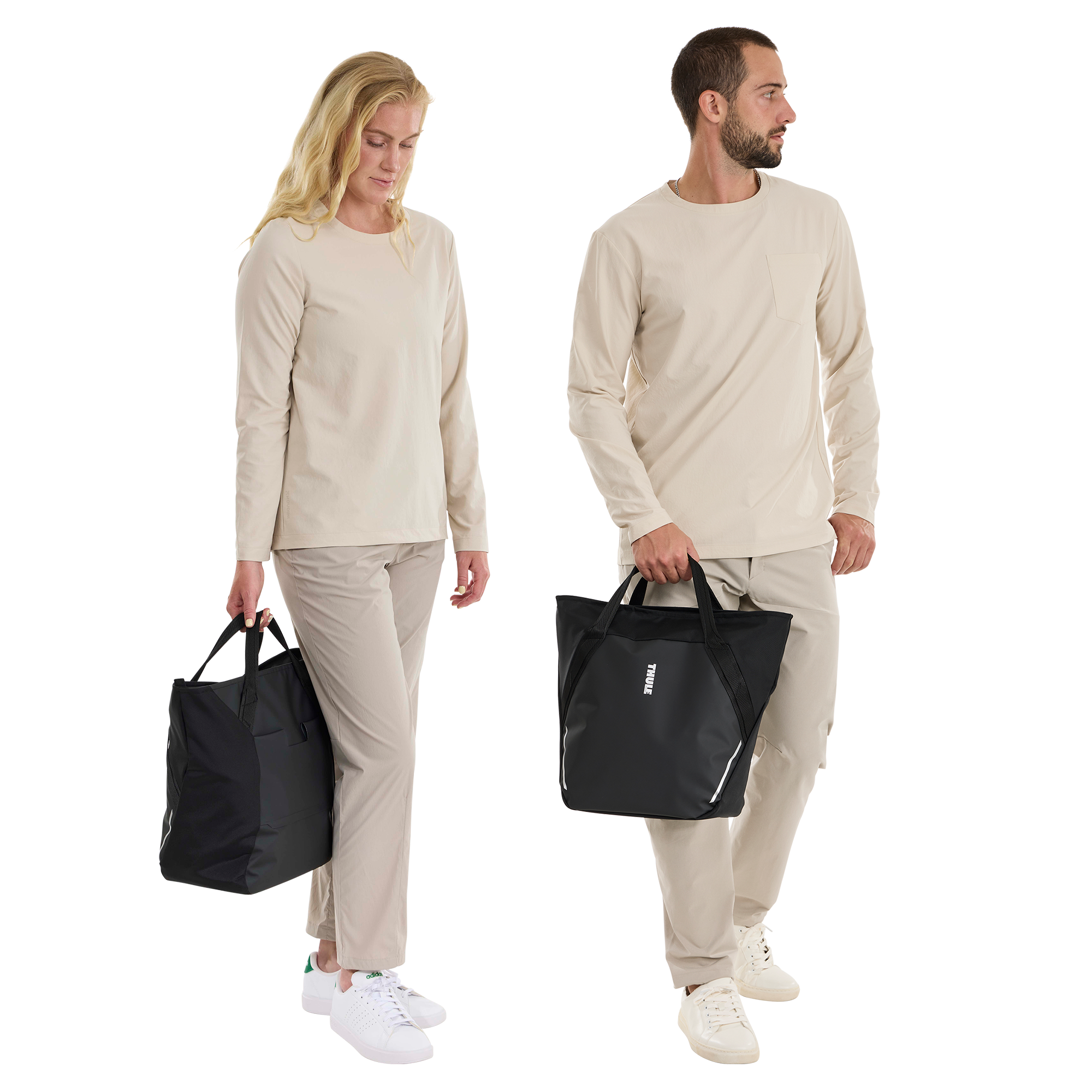 Thule Chasm Tote with InLock 25L in Black — lifestyle # color_Black