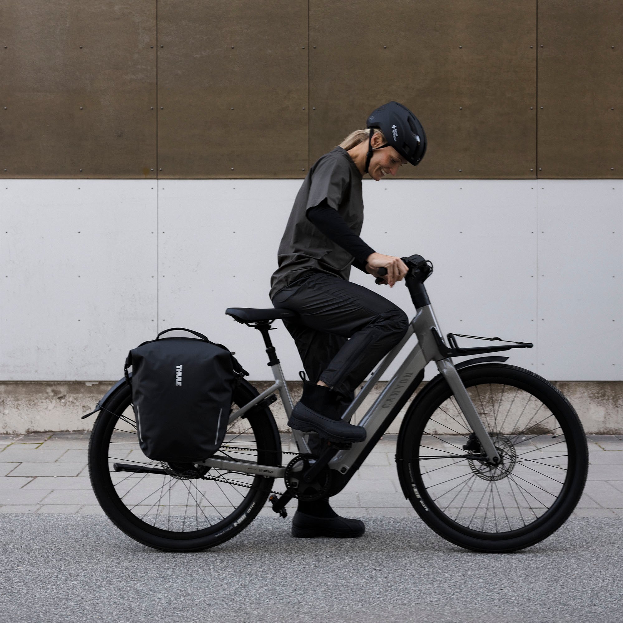 Thule Shield Pannier with InLock 22L — lifestyle