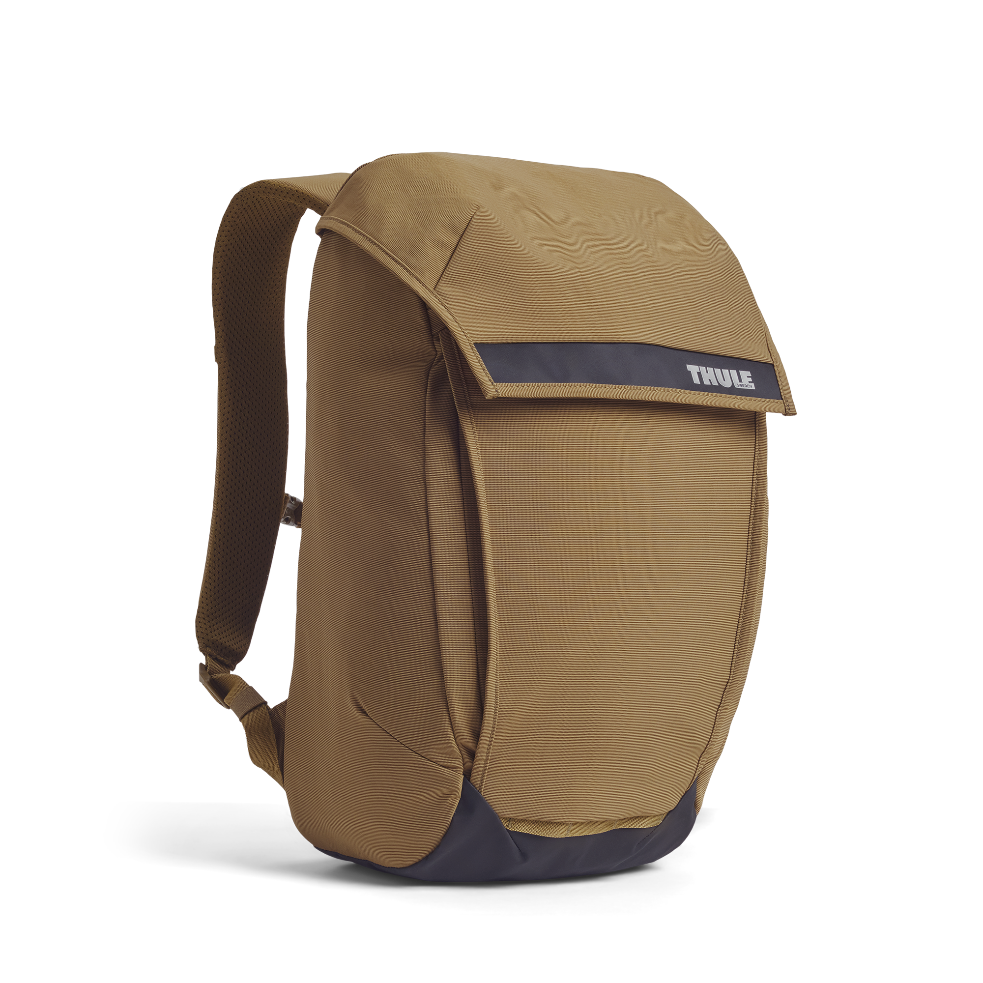 Thule Paramount Daypack Lite 20L in Nutria Brown — front view # color_Nutria Brown
