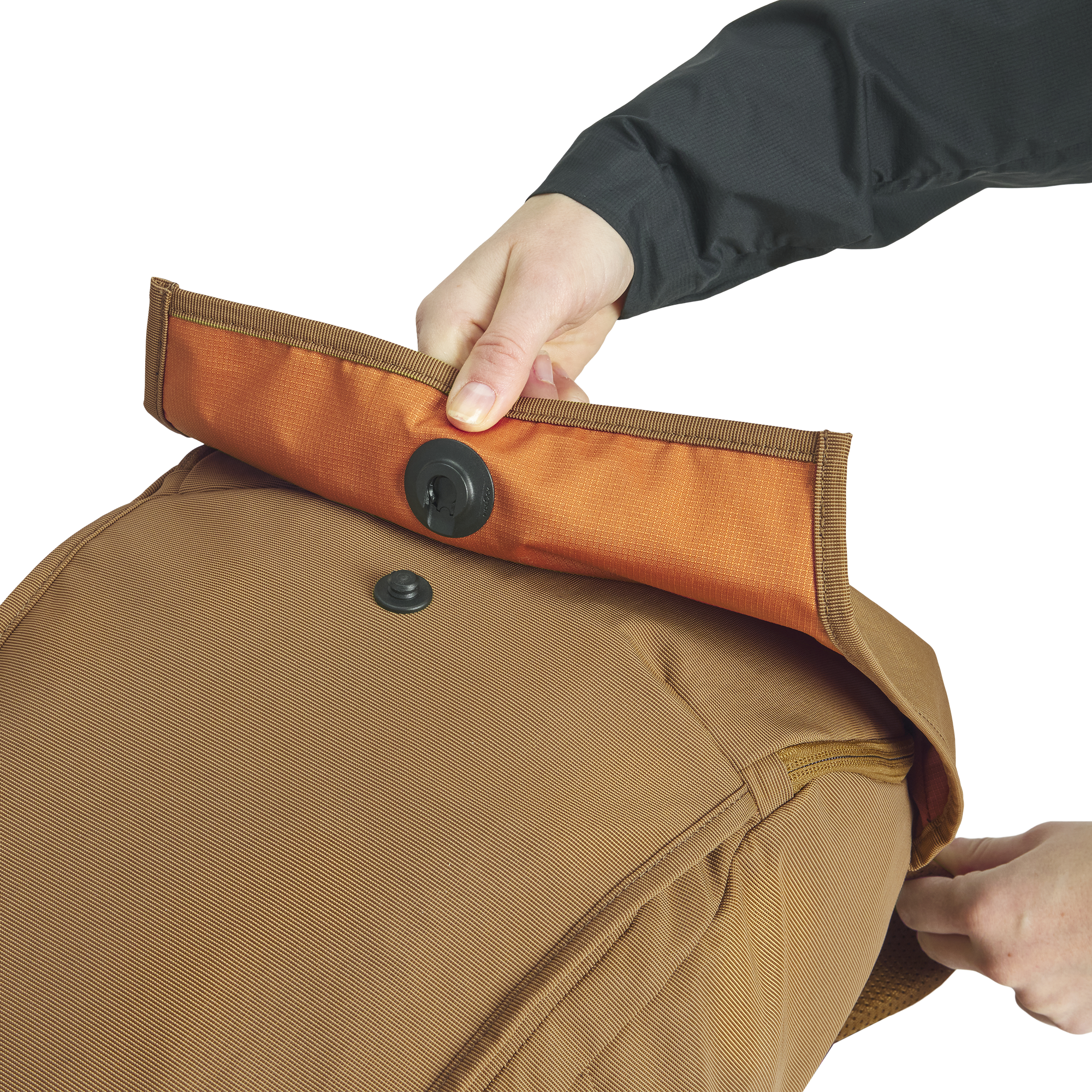 Thule Paramount Daypack Lite 20L in Nutria Brown — detail view # color_Nutria Brown
