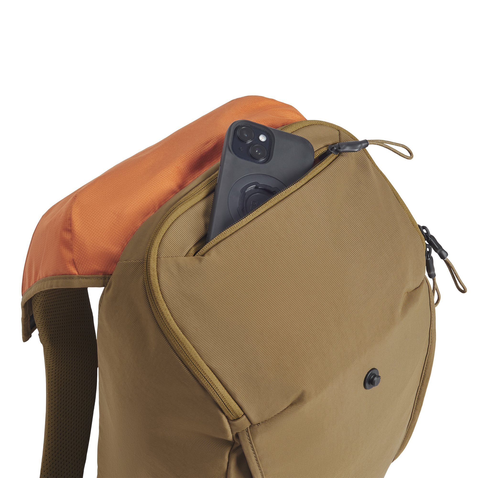 Thule Paramount Daypack Lite 20L in Nutria Brown — detail view 2 # color_Nutria Brown