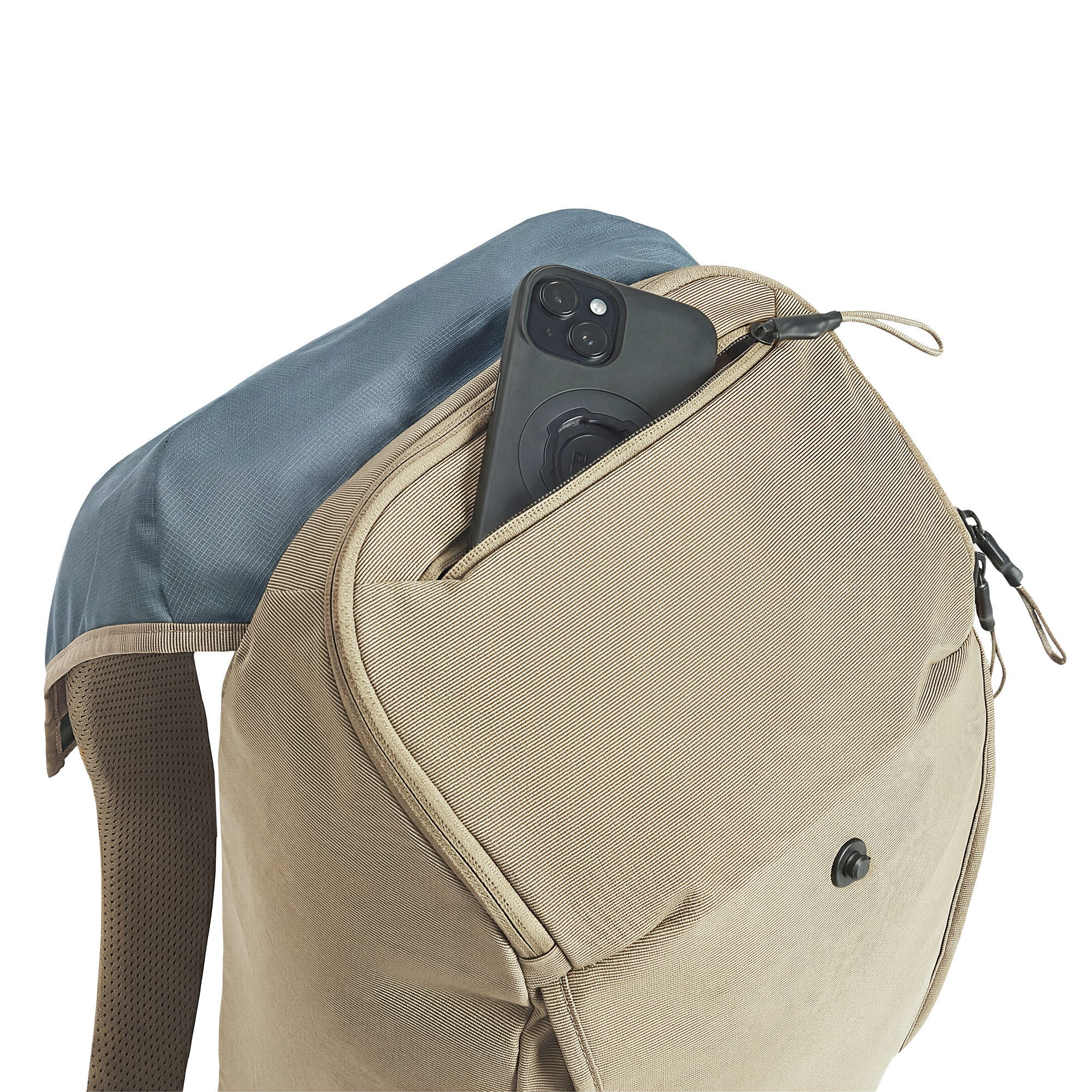 Thule Paramount Daypack Lite 20L in Gentle Beige — detail view 2 # color_Gentle Beige