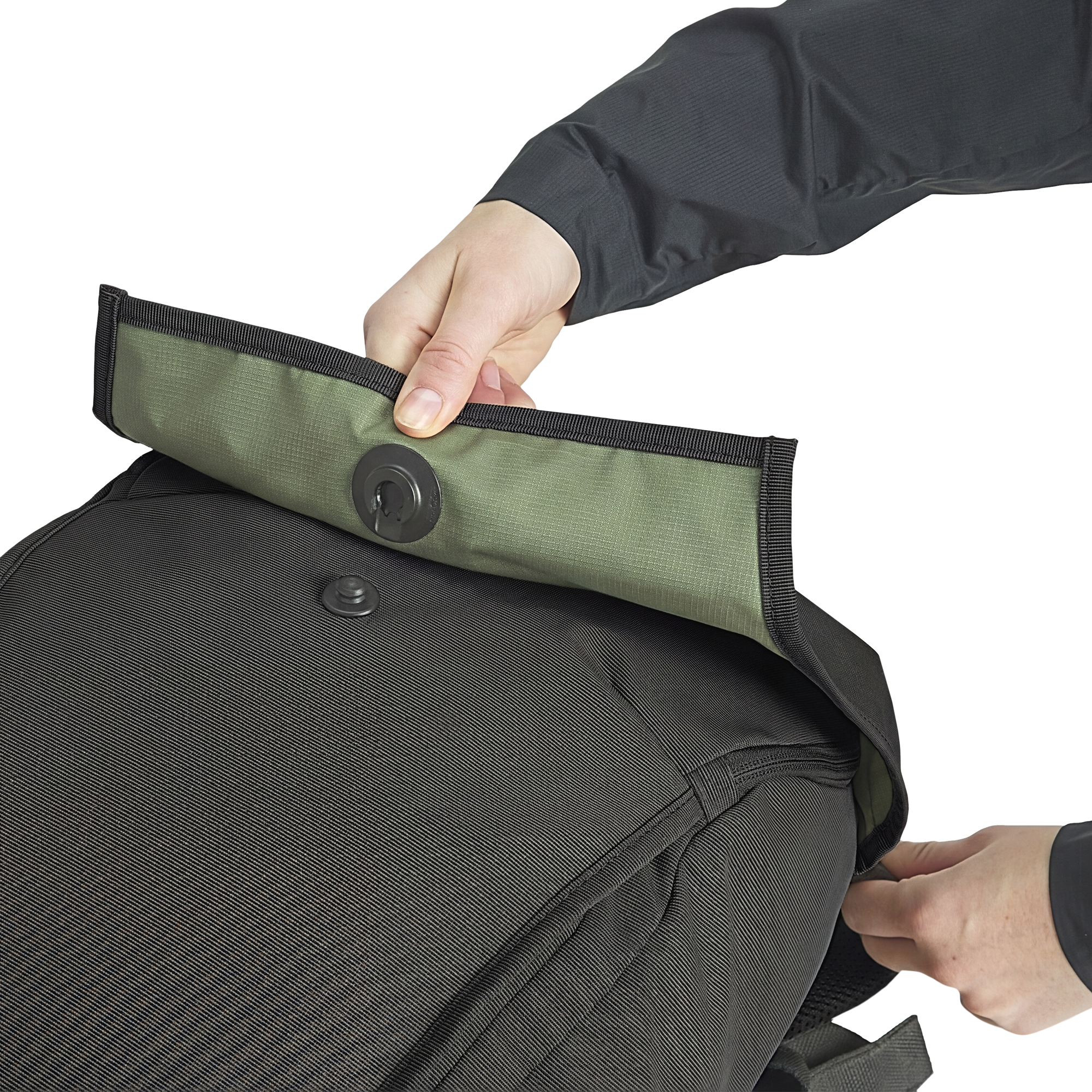 Thule Paramount Daypack Lite 20L in Black — detail view # color_Black