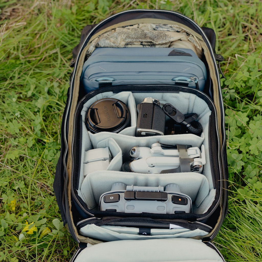 Peak Design Outdoor Backpack Zip 18L in Kelp — interior view 2 # color_Kelp