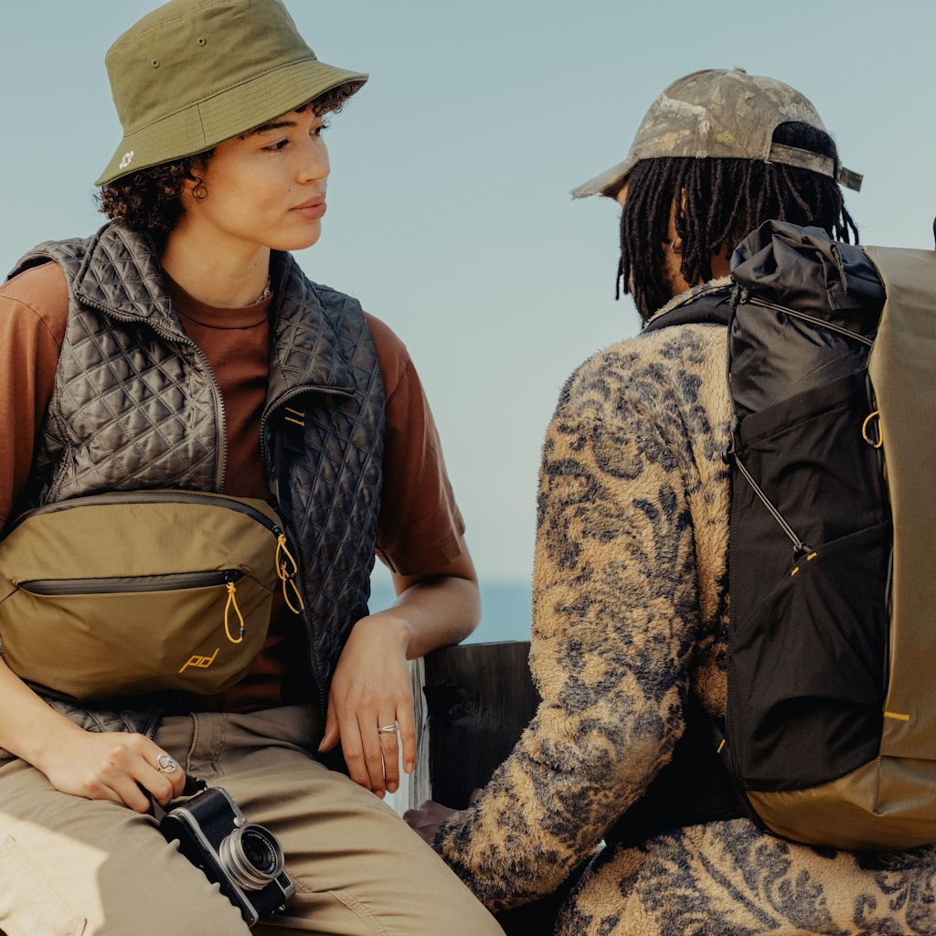 Peak Design Outdoor Sling 7L in Kelp — lifestyle 2 # color_Kelp
