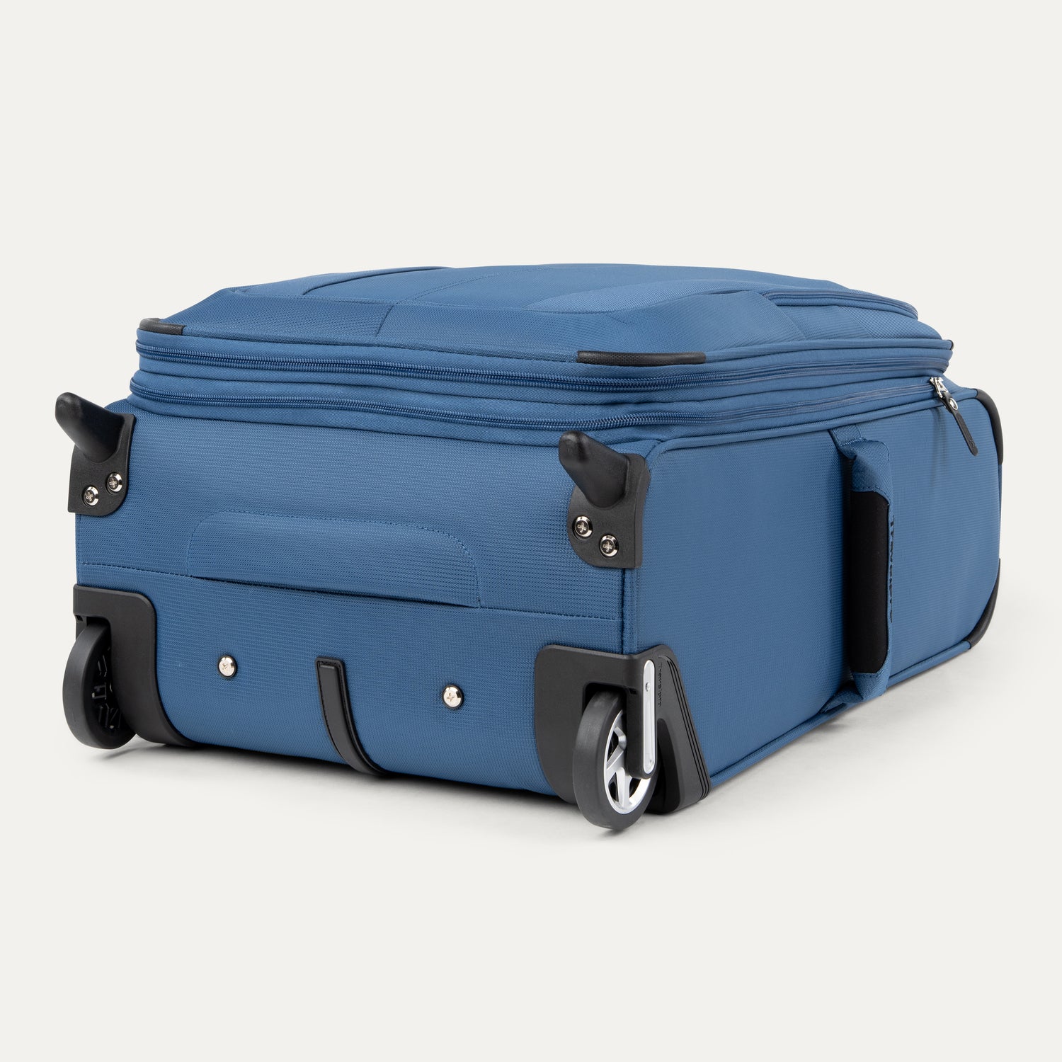 Travelpro Maxlite 5 22" Carry-On Expandable Rollaboard in Ensign Blue — detail view