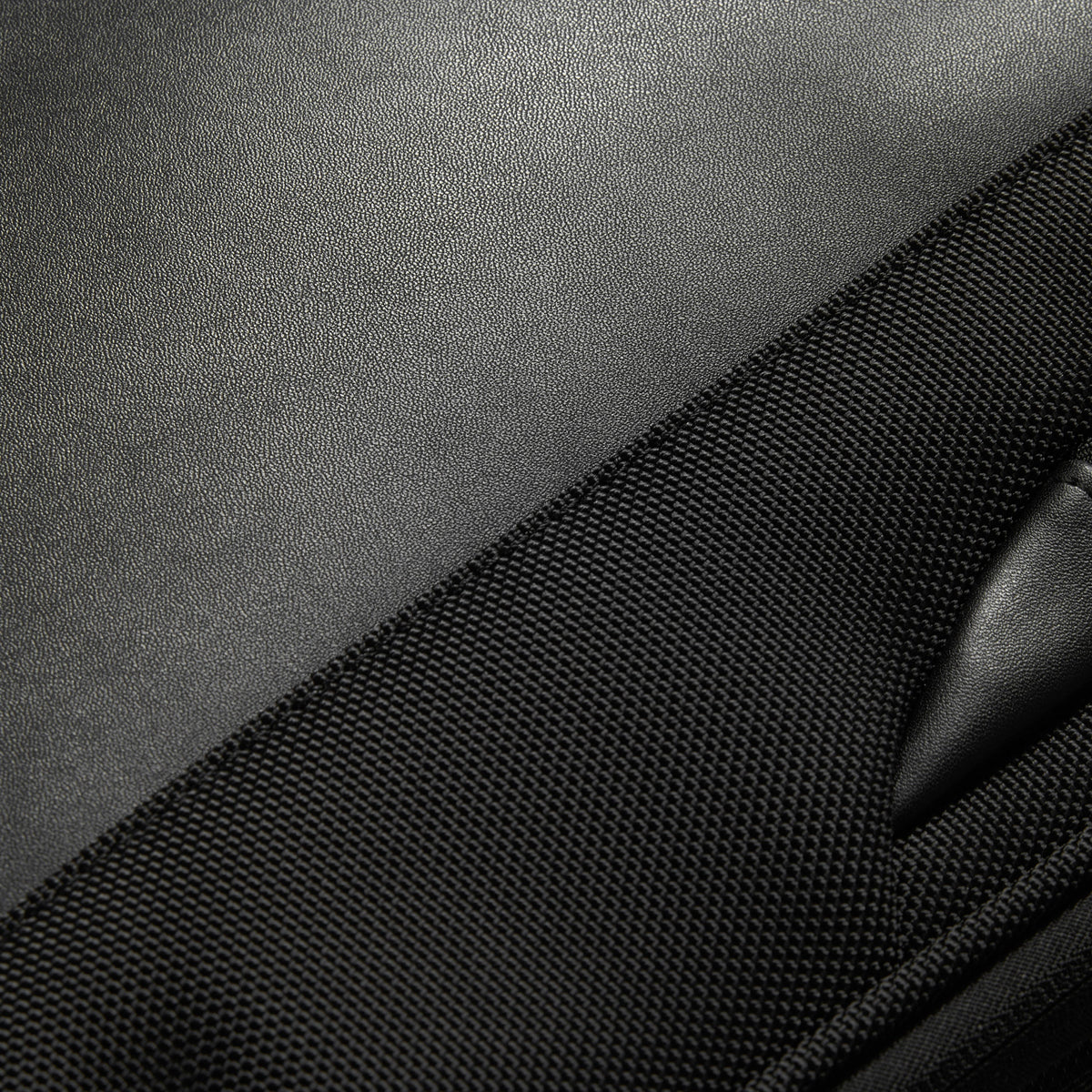 Delsey Wagram Medium Trunk Expandable Spinner in Black — detail view 4 # color_Black